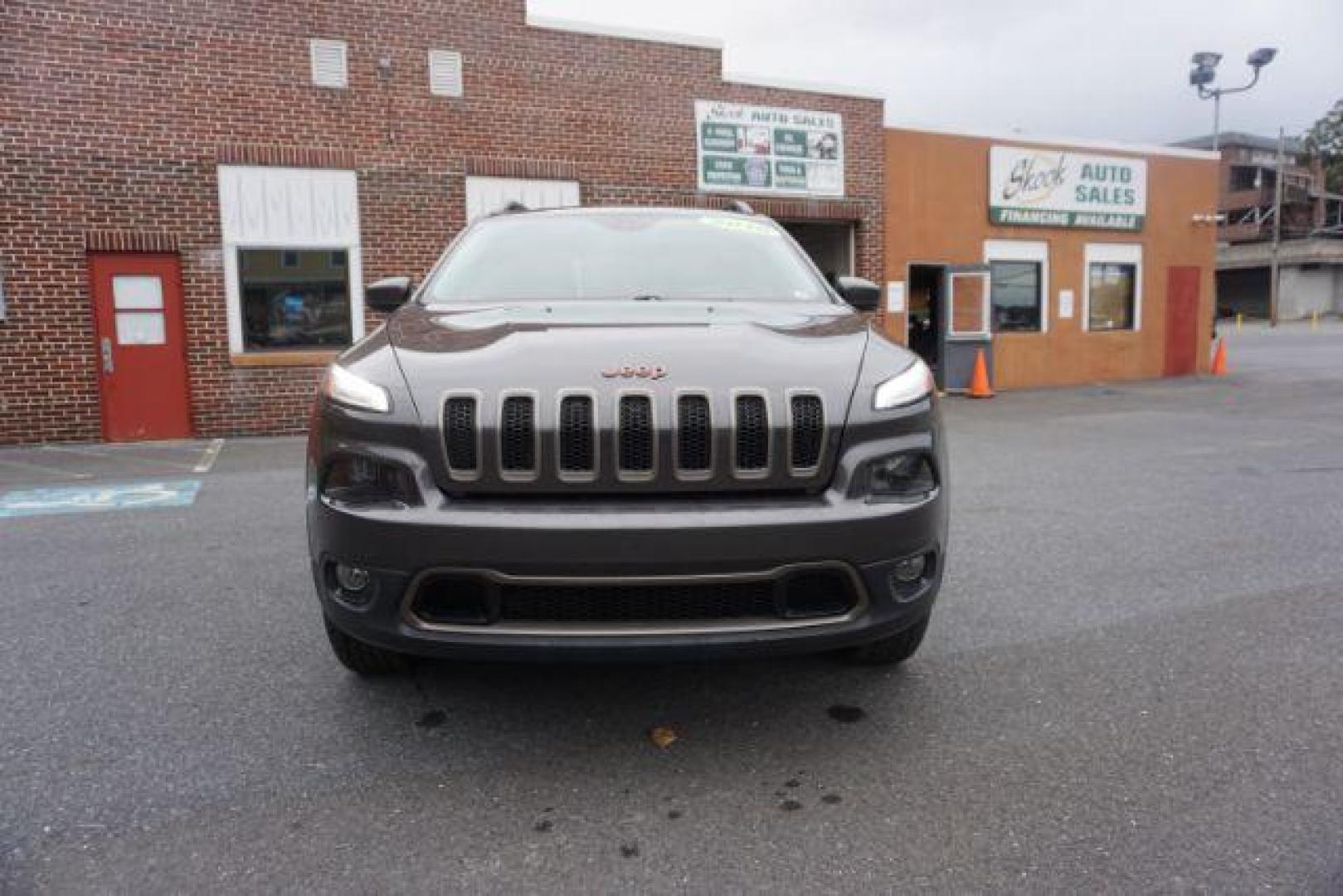 2016 Granite Crystal Metallic Clear Coat /Black, premium cloth Jeep Cherokee Latitude 4WD (1C4PJMCB8GW) with an 2.4L L4 DOHC 16V engine, 9-Speed Automatic transmission, located at 312 Centre Ave, Schuylkill Haven, PA, 17972, (570) 593-5278, 40.638130, -76.177383 - Automatic climate control, heated exterior mirrors, heated front seats, luggage rack, power drivers seat, power liftgate, power sunroof, rear parking sensors. - Photo#6