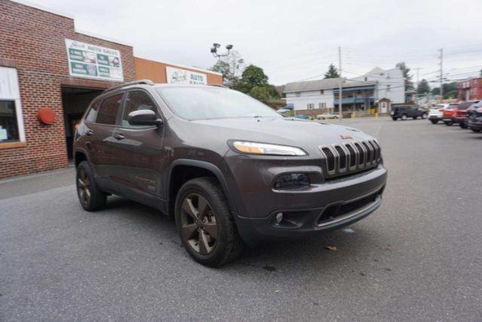 2016 Granite Crystal Metallic Clear Coat /Black, premium cloth Jeep Cherokee Latitude 4WD (1C4PJMCB8GW) with an 2.4L L4 DOHC 16V engine, 9-Speed Automatic transmission, located at 312 Centre Ave, Schuylkill Haven, PA, 17972, (570) 593-5278, 40.638130, -76.177383 - Automatic climate control, heated exterior mirrors, heated front seats, luggage rack, power drivers seat, power liftgate, power sunroof, rear parking sensors. - Photo#8