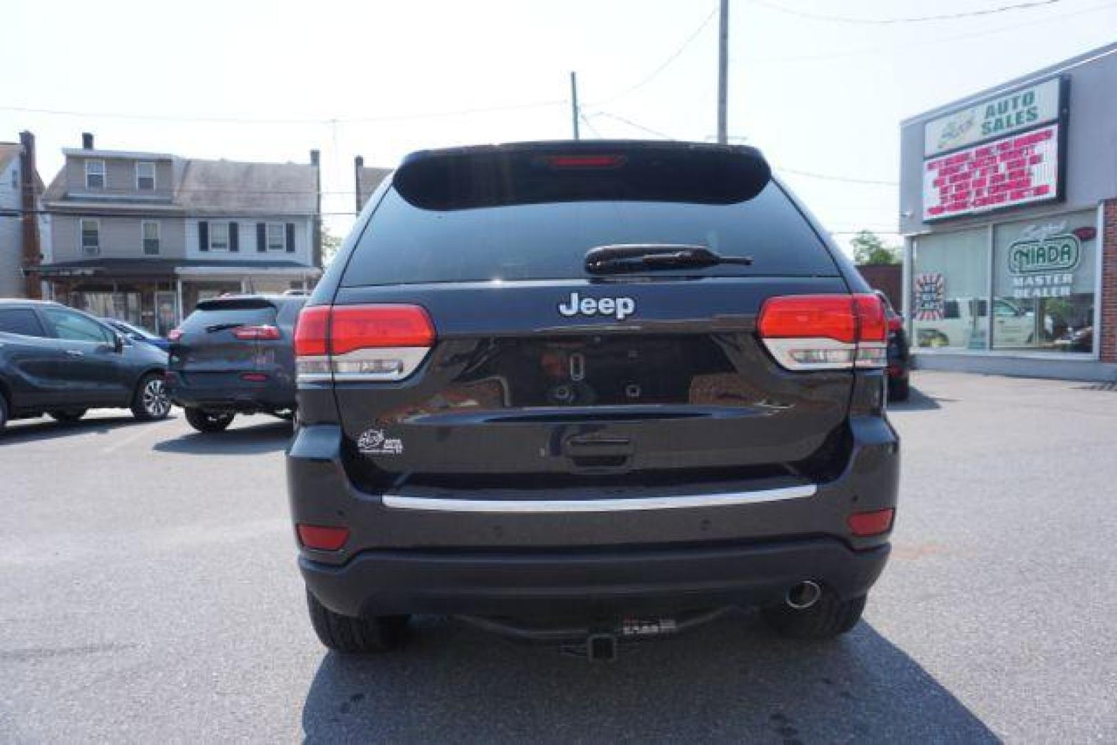 2015 Brilliant Black Crystal P /Black Jeep Grand Cherokee Limited 4WD (1C4RJFBG6FC) with an 3.6L V6 DOHC 24V engine, 8-Speed Automatic transmission, located at 312 Centre Ave, Schuylkill Haven, PA, 17972, (570) 593-5278, 40.638130, -76.177383 - adaptive cruise control, advanced technology pkg, back up camera, blind spot monitor, collision avoidance system, cooled front seats, HID headlamps, heated front seats, leather seats, navigation system, power liftgate, power sunroof, rear parking sensors, towing pkg, universal garage door opener - Photo#13