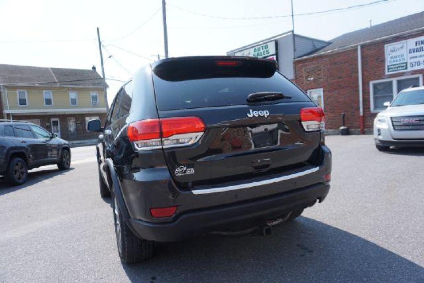 2015 Brilliant Black Crystal P /Black Jeep Grand Cherokee Limited 4WD (1C4RJFBG6FC) with an 3.6L V6 DOHC 24V engine, 8-Speed Automatic transmission, located at 312 Centre Ave, Schuylkill Haven, PA, 17972, (570) 593-5278, 40.638130, -76.177383 - adaptive cruise control, advanced technology pkg, back up camera, blind spot monitor, collision avoidance system, cooled front seats, HID headlamps, heated front seats, leather seats, navigation system, power liftgate, power sunroof, rear parking sensors, towing pkg, universal garage door opener - Photo#14