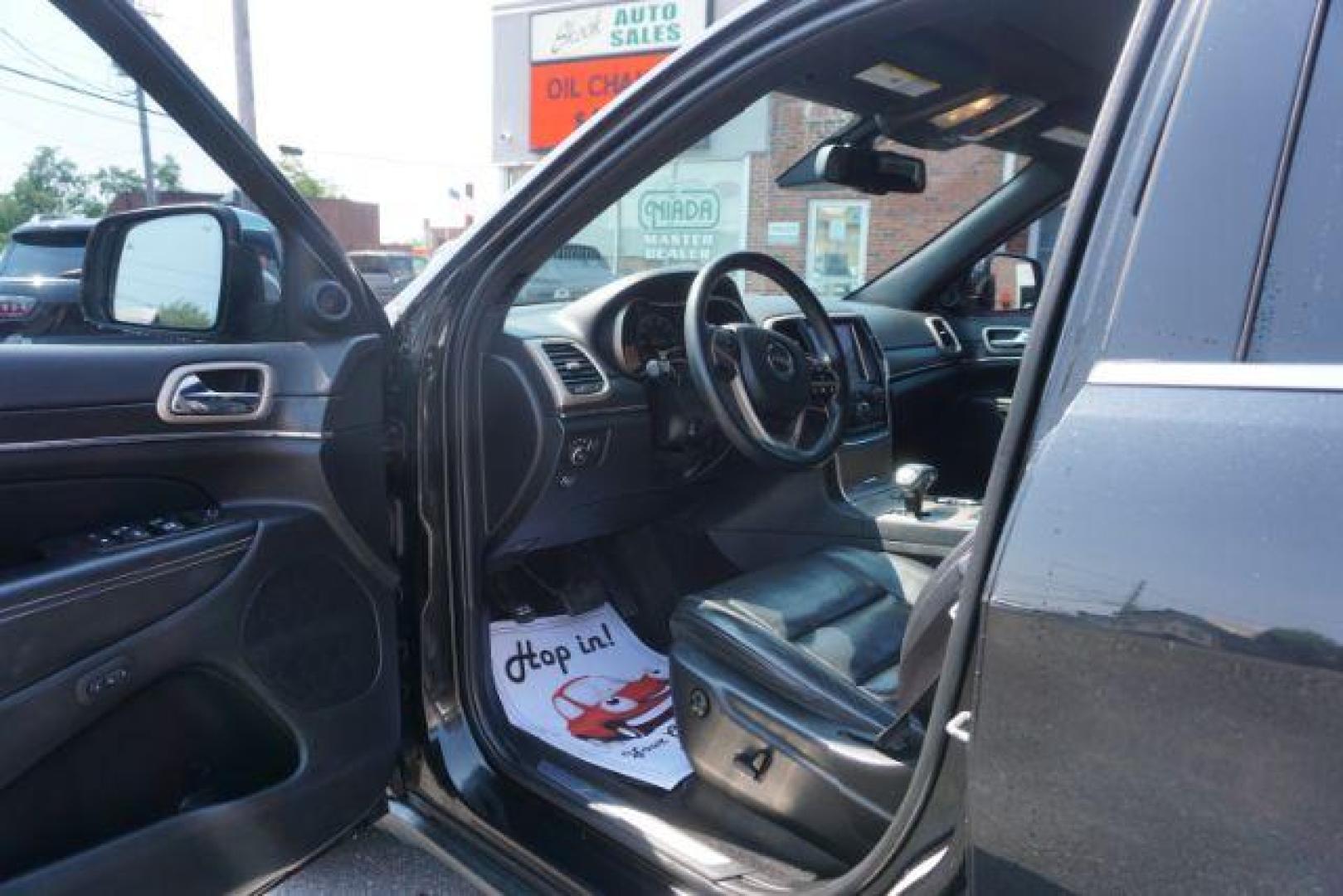 2015 Brilliant Black Crystal P /Black Jeep Grand Cherokee Limited 4WD (1C4RJFBG6FC) with an 3.6L V6 DOHC 24V engine, 8-Speed Automatic transmission, located at 312 Centre Ave, Schuylkill Haven, PA, 17972, (570) 593-5278, 40.638130, -76.177383 - adaptive cruise control, advanced technology pkg, back up camera, blind spot monitor, collision avoidance system, cooled front seats, HID headlamps, heated front seats, leather seats, navigation system, power liftgate, power sunroof, rear parking sensors, towing pkg, universal garage door opener - Photo#18