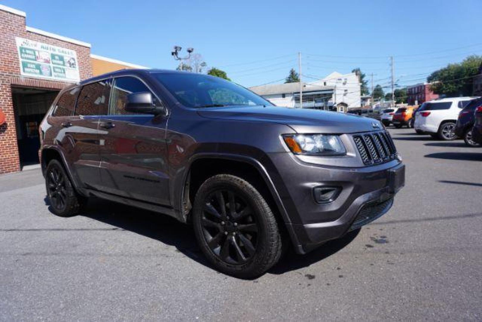 2015 Granite Crystal Met CC /Black Jeep Grand Cherokee Laredo 4WD (1C4RJFAG1FC) with an 3.6L V6 DOHC 24V engine, 8-Speed Automatic transmission, located at 312 Centre Ave, Schuylkill Haven, PA, 17972, (570) 593-5278, 40.638130, -76.177383 - leather seats, back up camera, heated front seats, power liftgate, rear parking sensors - Photo#9