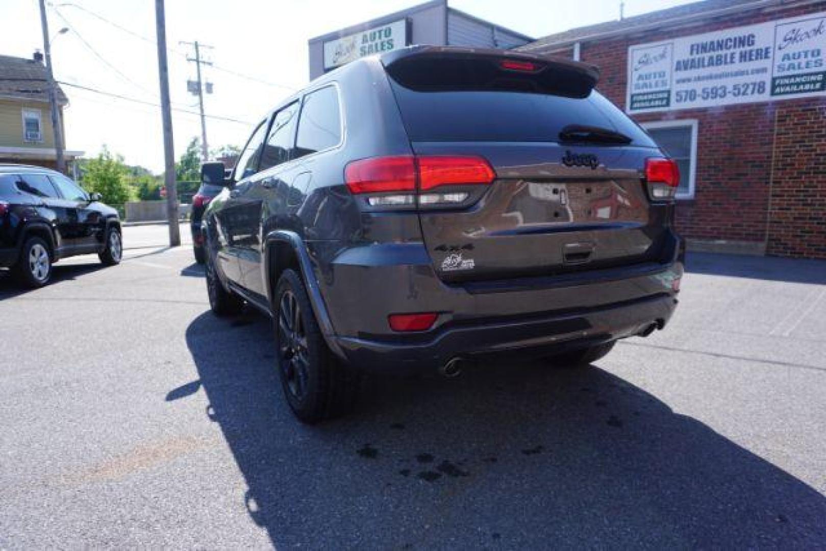 2015 Granite Crystal Met CC /Black Jeep Grand Cherokee Laredo 4WD (1C4RJFAG1FC) with an 3.6L V6 DOHC 24V engine, 8-Speed Automatic transmission, located at 312 Centre Ave, Schuylkill Haven, PA, 17972, (570) 593-5278, 40.638130, -76.177383 - leather seats, back up camera, heated front seats, power liftgate, rear parking sensors - Photo#15