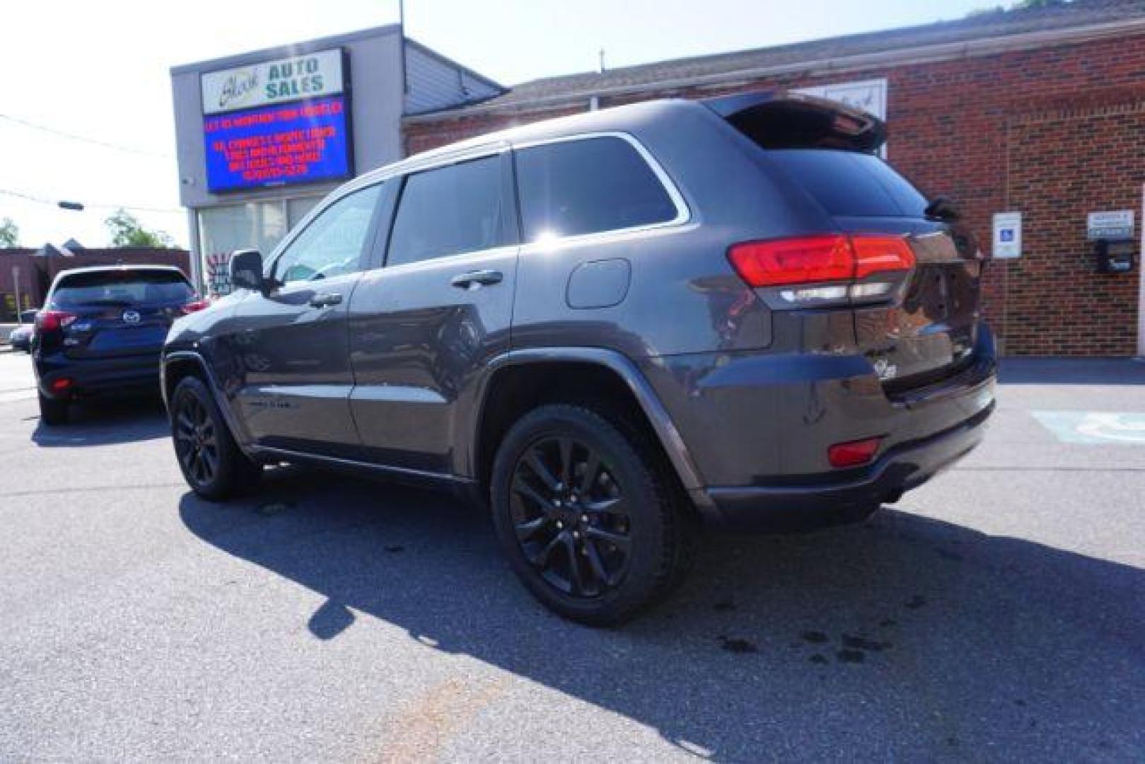 2015 Granite Crystal Met CC /Black Jeep Grand Cherokee Laredo 4WD (1C4RJFAG1FC) with an 3.6L V6 DOHC 24V engine, 8-Speed Automatic transmission, located at 312 Centre Ave, Schuylkill Haven, PA, 17972, (570) 593-5278, 40.638130, -76.177383 - leather seats, back up camera, heated front seats, power liftgate, rear parking sensors - Photo#16