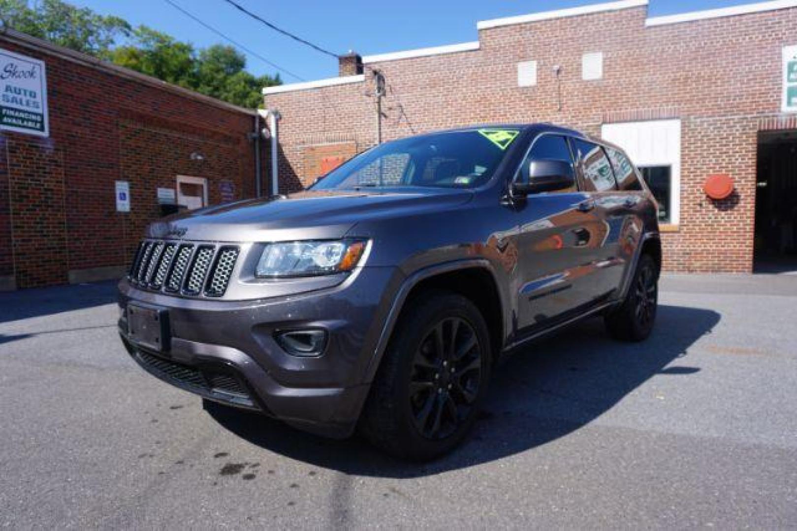 2015 Granite Crystal Met CC /Black Jeep Grand Cherokee Laredo 4WD (1C4RJFAG1FC) with an 3.6L V6 DOHC 24V engine, 8-Speed Automatic transmission, located at 312 Centre Ave, Schuylkill Haven, PA, 17972, (570) 593-5278, 40.638130, -76.177383 - leather seats, back up camera, heated front seats, power liftgate, rear parking sensors - Photo#4