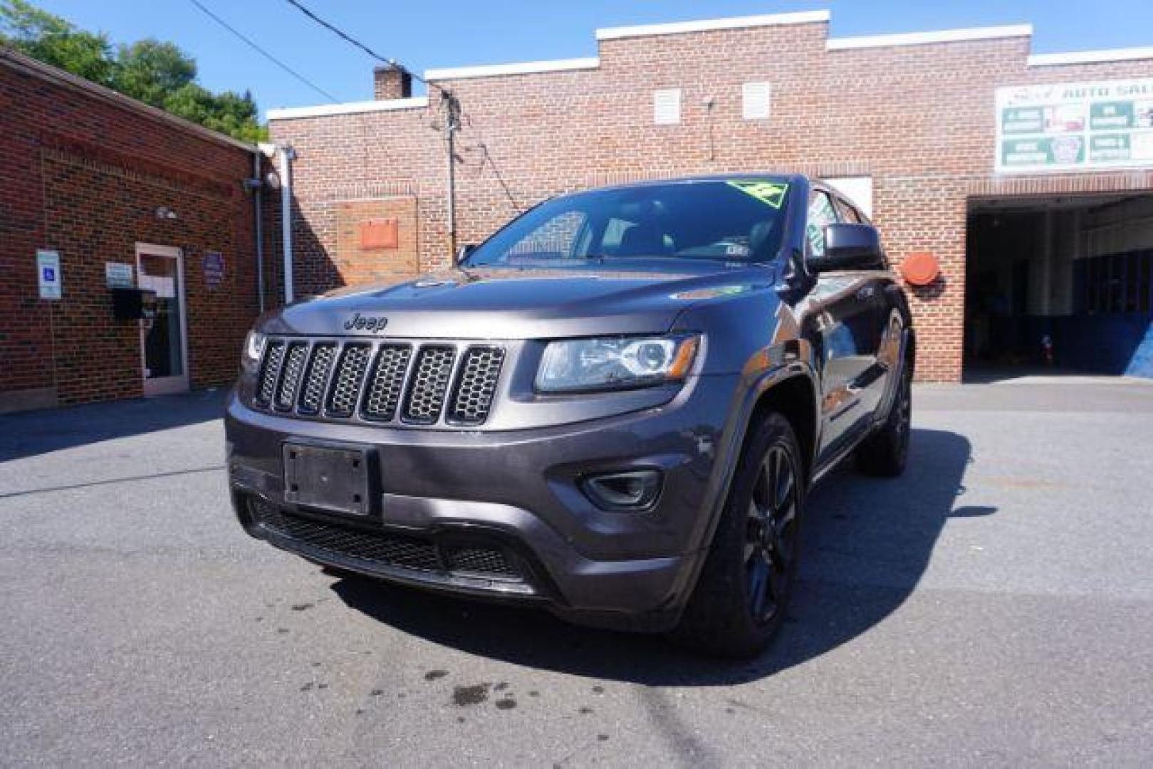 2015 Granite Crystal Met CC /Black Jeep Grand Cherokee Laredo 4WD (1C4RJFAG1FC) with an 3.6L V6 DOHC 24V engine, 8-Speed Automatic transmission, located at 312 Centre Ave, Schuylkill Haven, PA, 17972, (570) 593-5278, 40.638130, -76.177383 - leather seats, back up camera, heated front seats, power liftgate, rear parking sensors - Photo#5