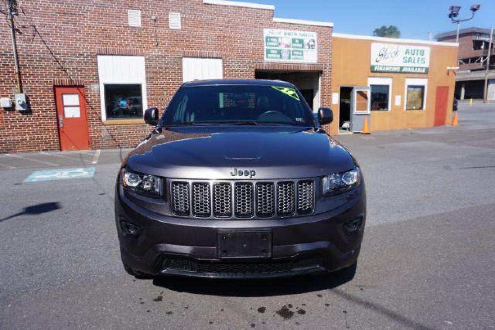 2015 Granite Crystal Met CC /Black Jeep Grand Cherokee Laredo 4WD (1C4RJFAG1FC) with an 3.6L V6 DOHC 24V engine, 8-Speed Automatic transmission, located at 312 Centre Ave, Schuylkill Haven, PA, 17972, (570) 593-5278, 40.638130, -76.177383 - leather seats, back up camera, heated front seats, power liftgate, rear parking sensors - Photo#7