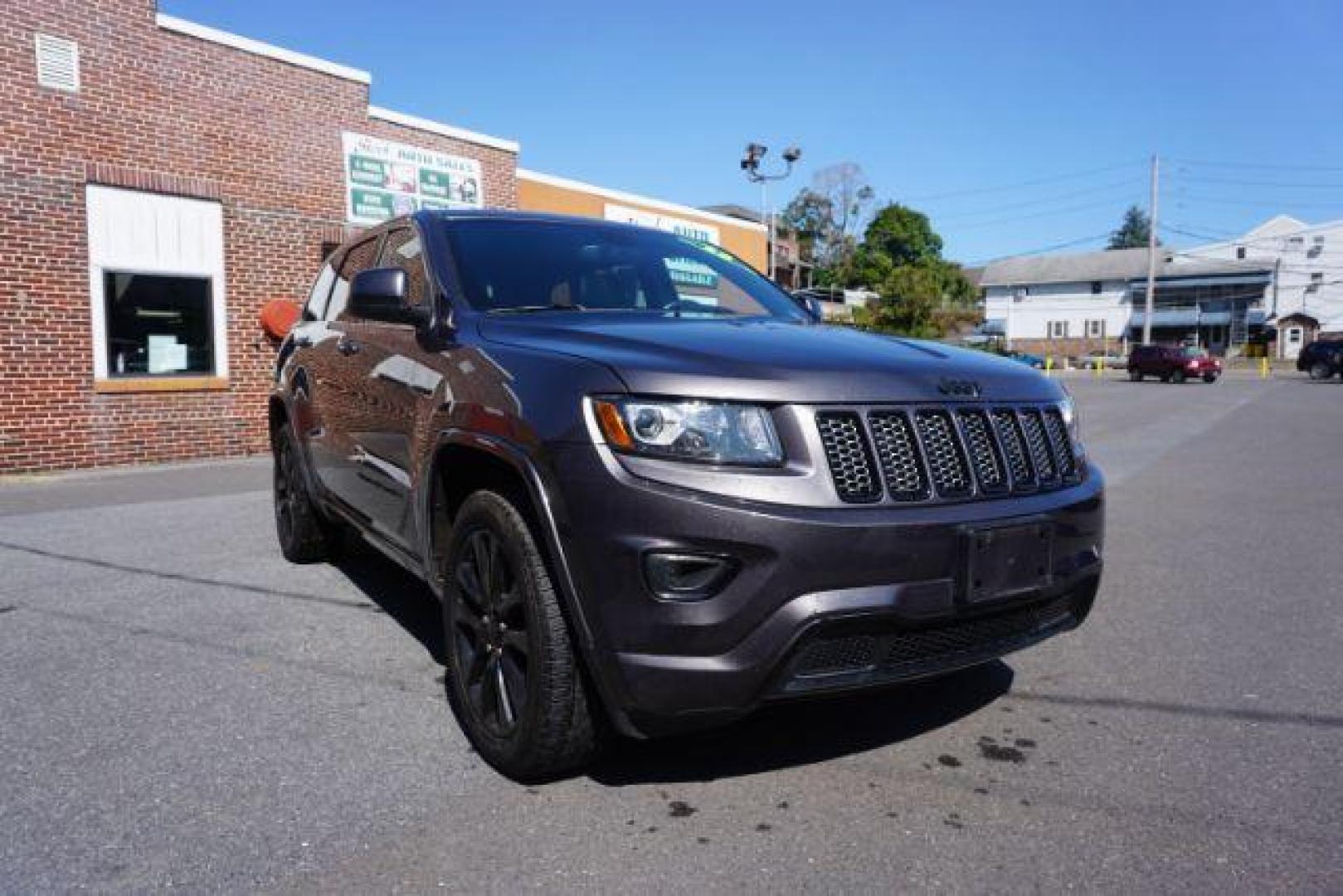 2015 Granite Crystal Met CC /Black Jeep Grand Cherokee Laredo 4WD (1C4RJFAG1FC) with an 3.6L V6 DOHC 24V engine, 8-Speed Automatic transmission, located at 312 Centre Ave, Schuylkill Haven, PA, 17972, (570) 593-5278, 40.638130, -76.177383 - leather seats, back up camera, heated front seats, power liftgate, rear parking sensors - Photo#8