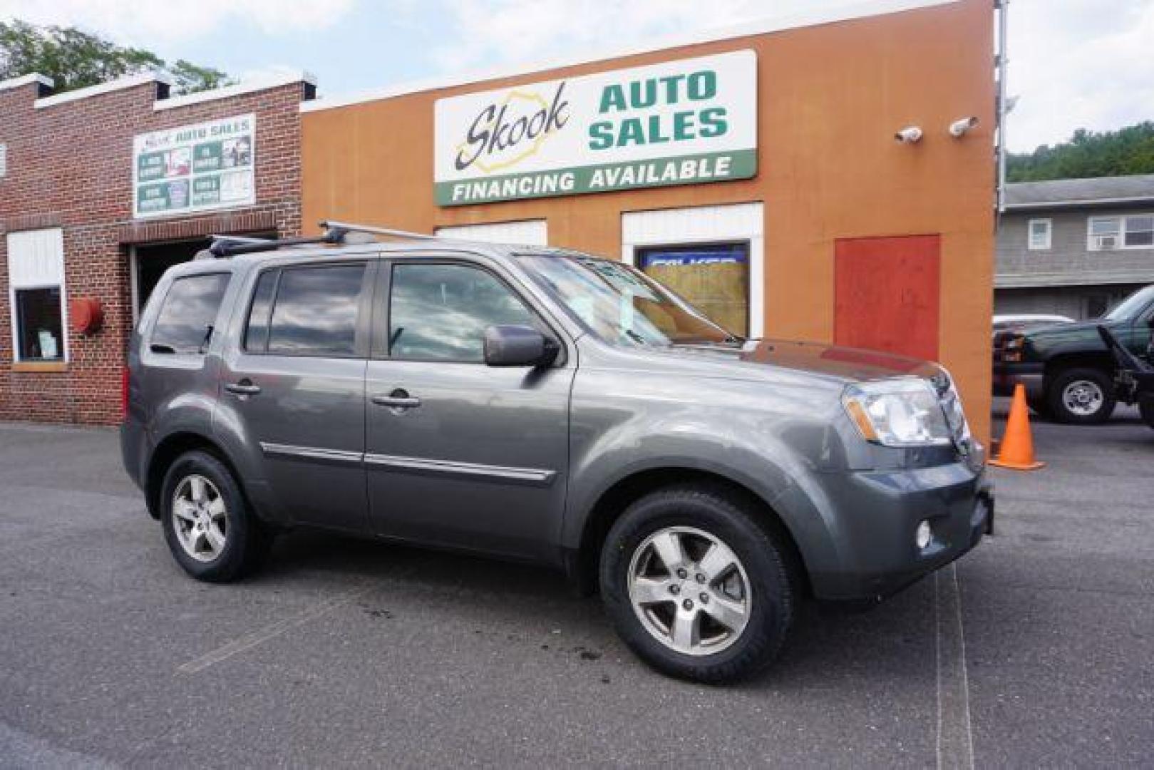 2011 Mocha Metallic /Gray Leather Interior Honda Pilot EX-L 4WD 5-Spd AT (5FNYF4H59BB) with an 3.5L V6 SOHC 24V engine, 5-Speed Automatic transmission, located at 312 Centre Ave, Schuylkill Haven, PA, 17972, (570) 593-5278, 40.638130, -76.177383 - Photo#0