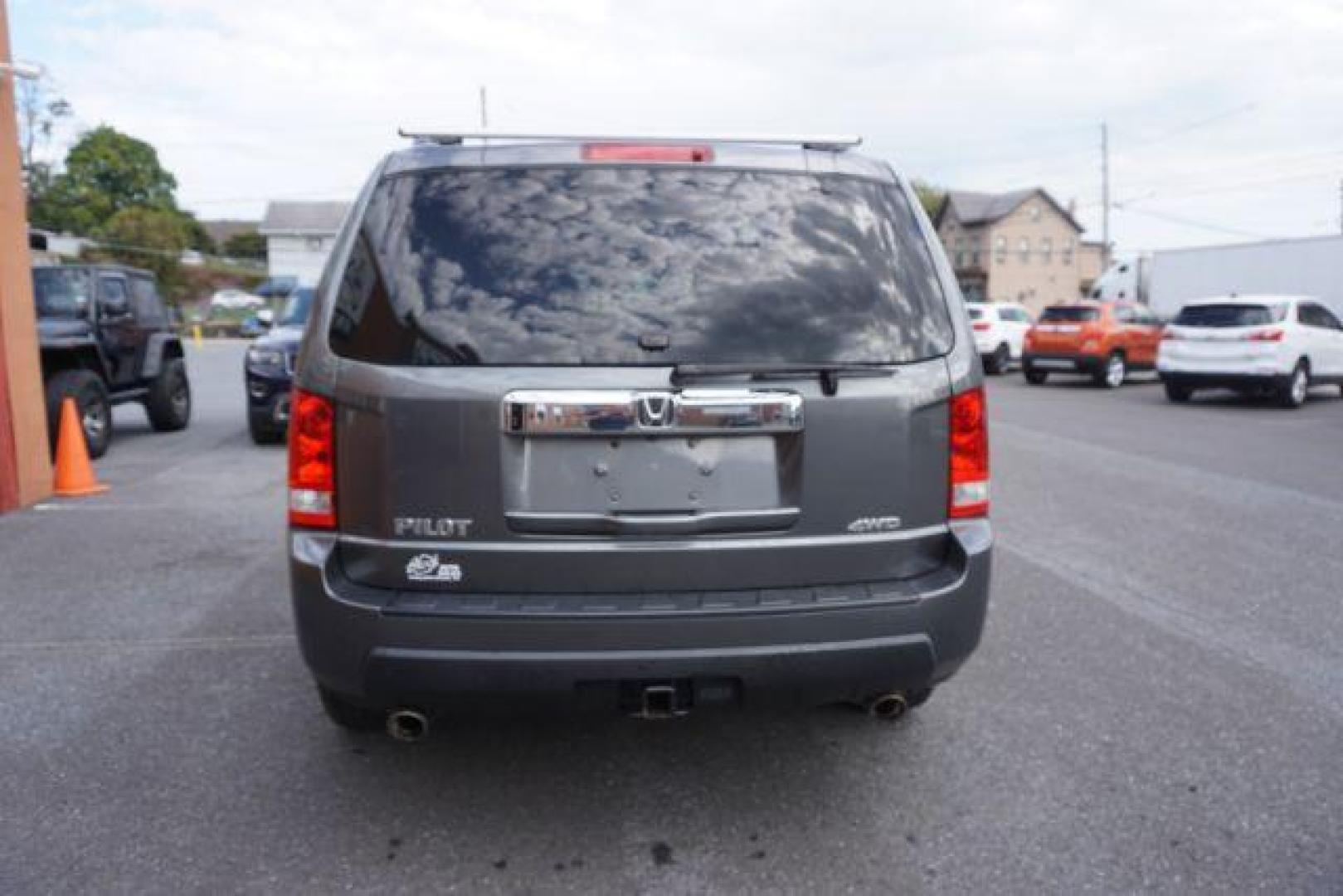 2011 Mocha Metallic /Gray Leather Interior Honda Pilot EX-L 4WD 5-Spd AT (5FNYF4H59BB) with an 3.5L V6 SOHC 24V engine, 5-Speed Automatic transmission, located at 312 Centre Ave, Schuylkill Haven, PA, 17972, (570) 593-5278, 40.638130, -76.177383 - Photo#9