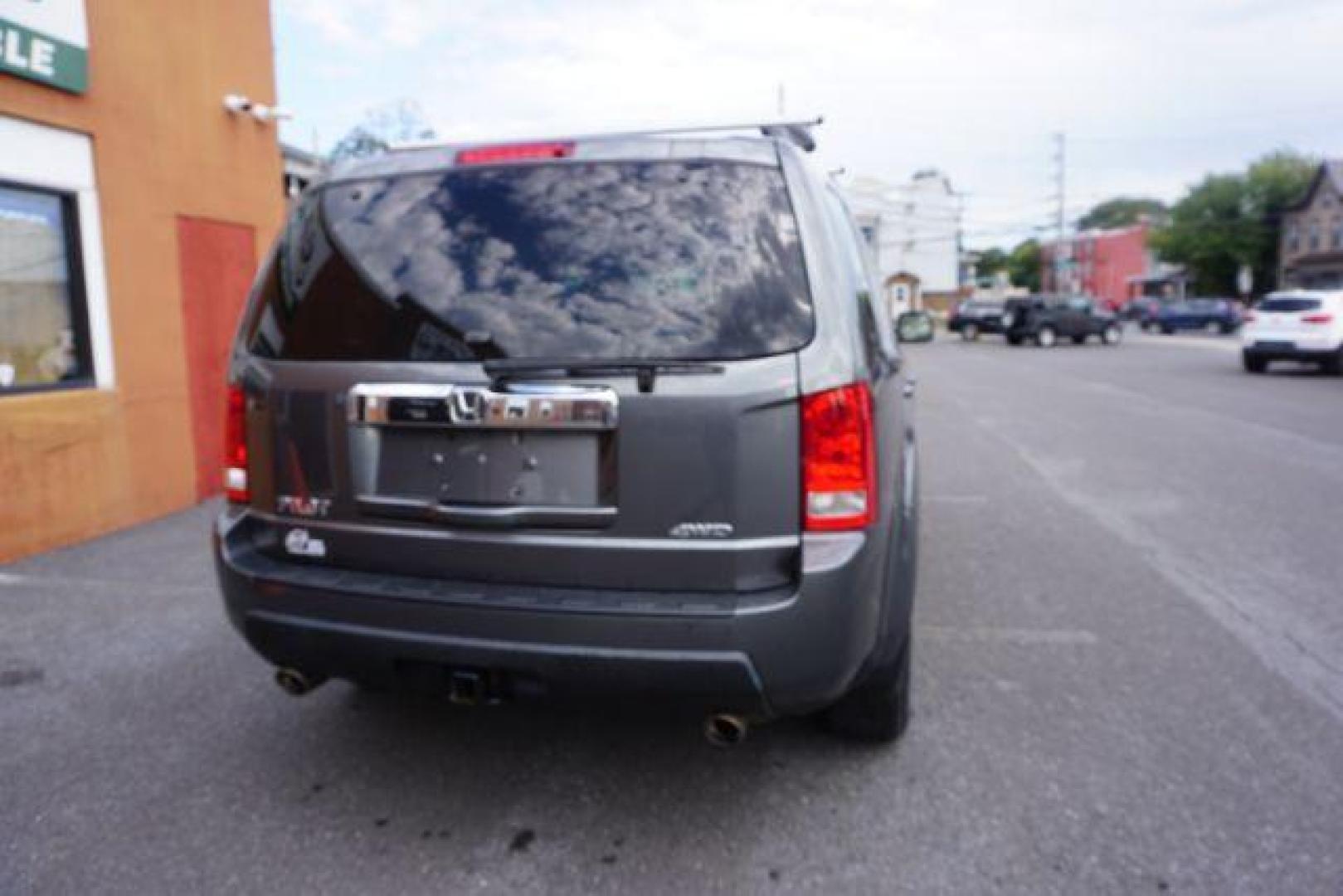 2011 Mocha Metallic /Gray Leather Interior Honda Pilot EX-L 4WD 5-Spd AT (5FNYF4H59BB) with an 3.5L V6 SOHC 24V engine, 5-Speed Automatic transmission, located at 312 Centre Ave, Schuylkill Haven, PA, 17972, (570) 593-5278, 40.638130, -76.177383 - Photo#10