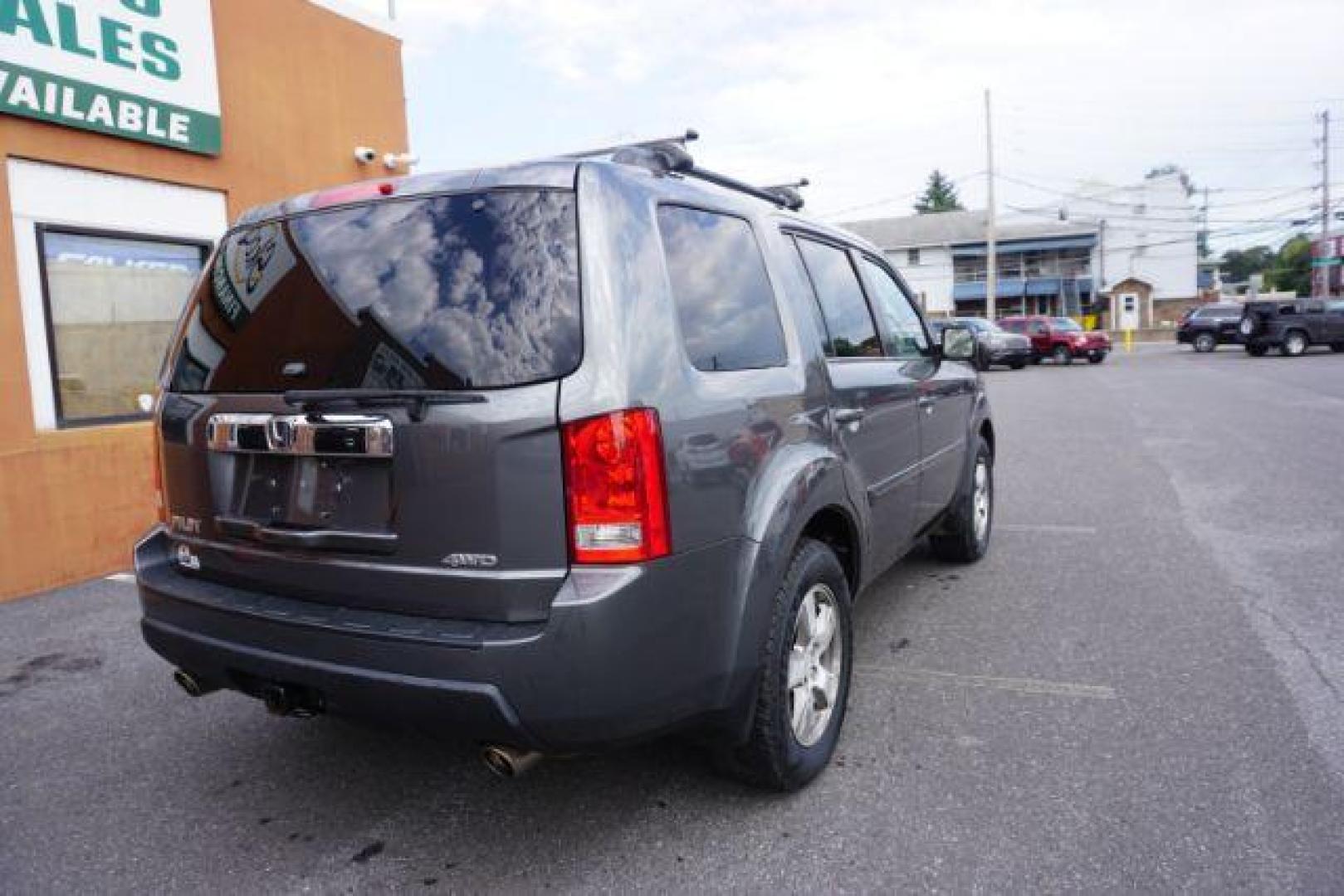 2011 Mocha Metallic /Gray Leather Interior Honda Pilot EX-L 4WD 5-Spd AT (5FNYF4H59BB) with an 3.5L V6 SOHC 24V engine, 5-Speed Automatic transmission, located at 312 Centre Ave, Schuylkill Haven, PA, 17972, (570) 593-5278, 40.638130, -76.177383 - Photo#11