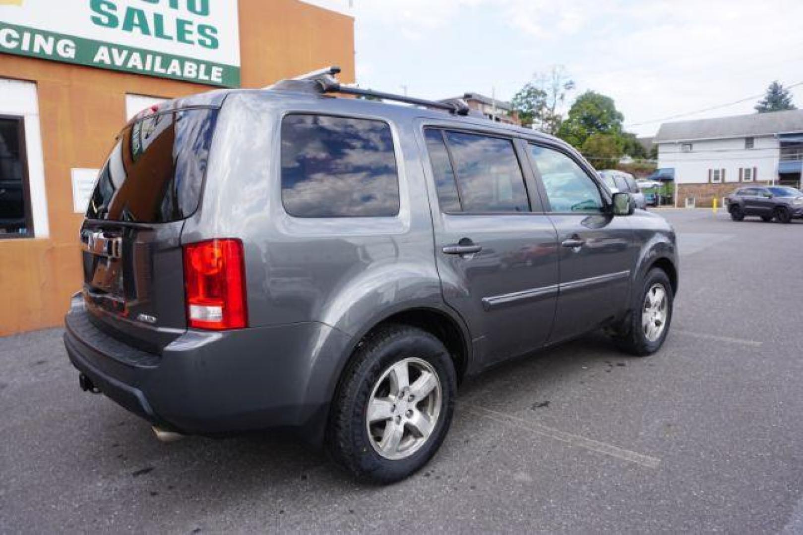 2011 Mocha Metallic /Gray Leather Interior Honda Pilot EX-L 4WD 5-Spd AT (5FNYF4H59BB) with an 3.5L V6 SOHC 24V engine, 5-Speed Automatic transmission, located at 312 Centre Ave, Schuylkill Haven, PA, 17972, (570) 593-5278, 40.638130, -76.177383 - Photo#12