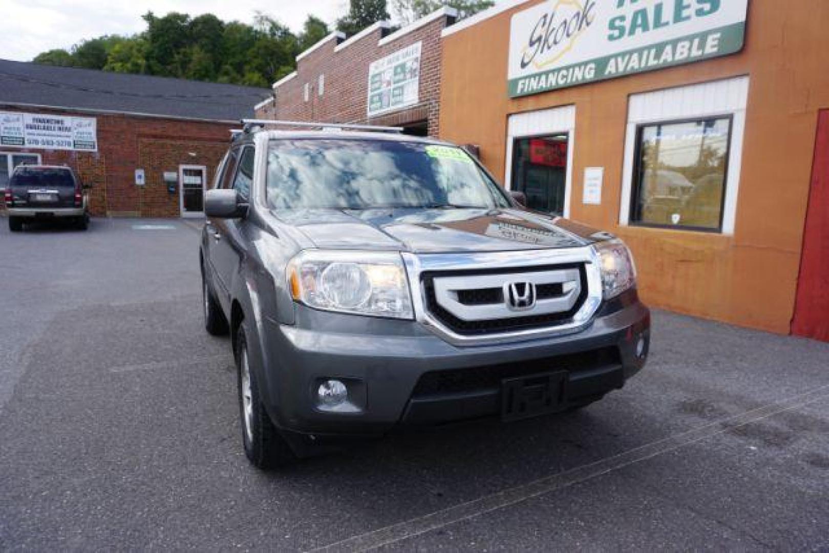 2011 Mocha Metallic /Gray Leather Interior Honda Pilot EX-L 4WD 5-Spd AT (5FNYF4H59BB) with an 3.5L V6 SOHC 24V engine, 5-Speed Automatic transmission, located at 312 Centre Ave, Schuylkill Haven, PA, 17972, (570) 593-5278, 40.638130, -76.177383 - Photo#2