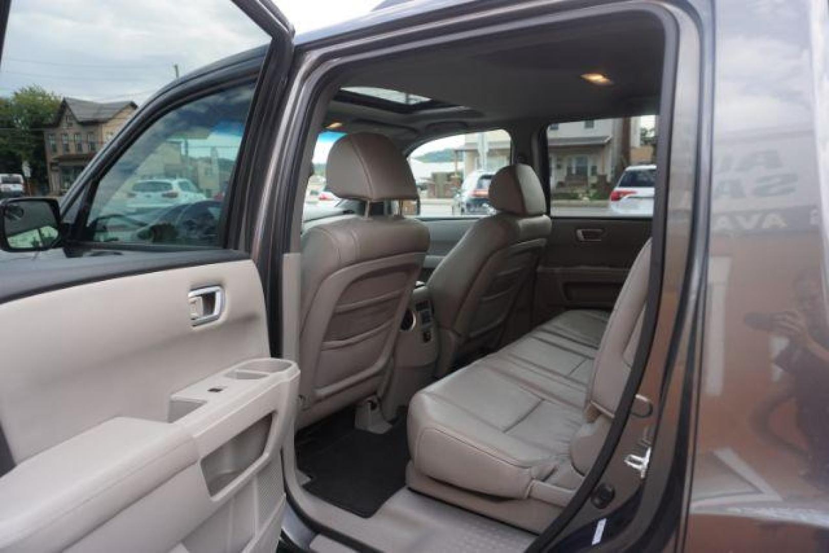 2011 Mocha Metallic /Gray Leather Interior Honda Pilot EX-L 4WD 5-Spd AT (5FNYF4H59BB) with an 3.5L V6 SOHC 24V engine, 5-Speed Automatic transmission, located at 312 Centre Ave, Schuylkill Haven, PA, 17972, (570) 593-5278, 40.638130, -76.177383 - Photo#31