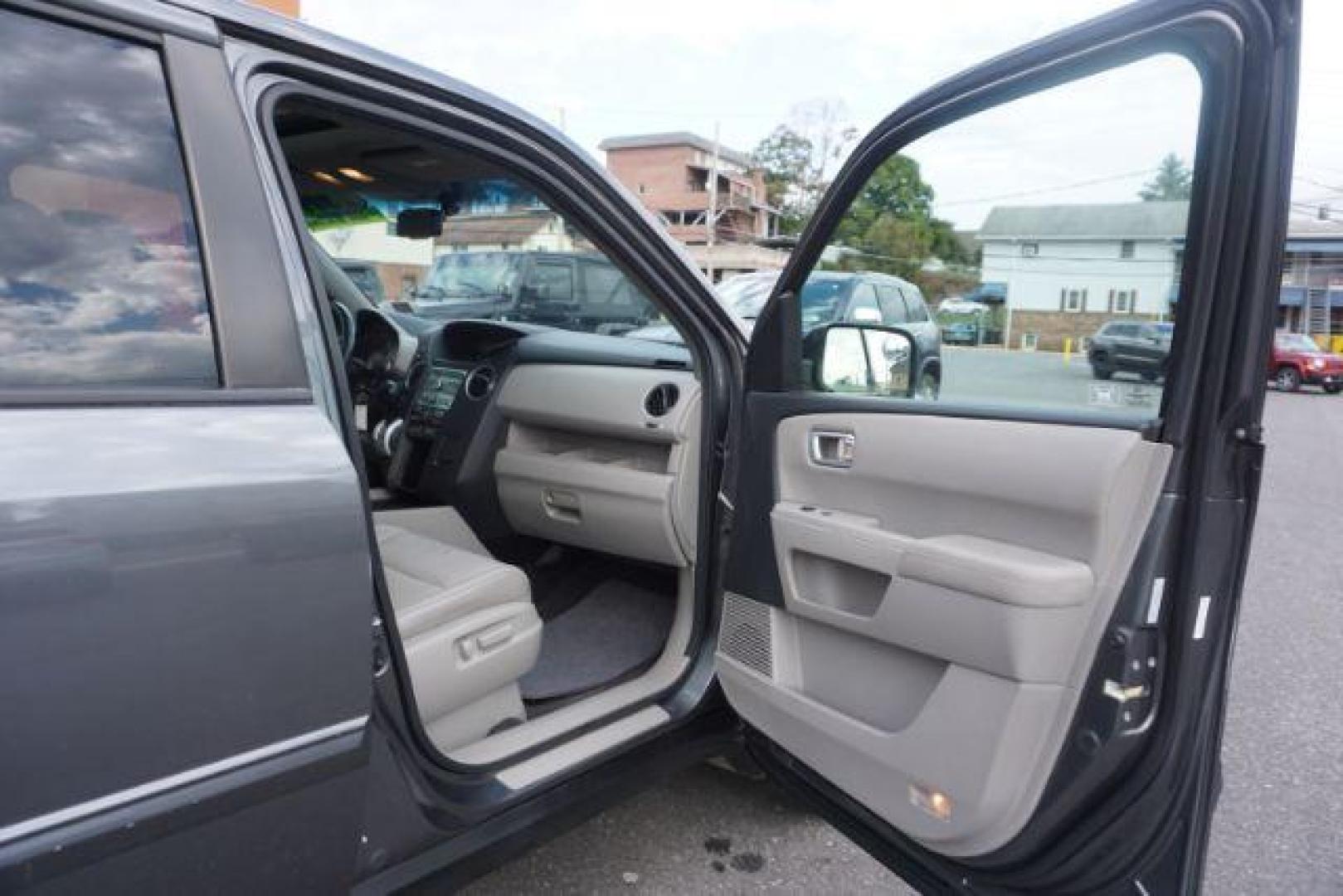 2011 Mocha Metallic /Gray Leather Interior Honda Pilot EX-L 4WD 5-Spd AT (5FNYF4H59BB) with an 3.5L V6 SOHC 24V engine, 5-Speed Automatic transmission, located at 312 Centre Ave, Schuylkill Haven, PA, 17972, (570) 593-5278, 40.638130, -76.177383 - Photo#49