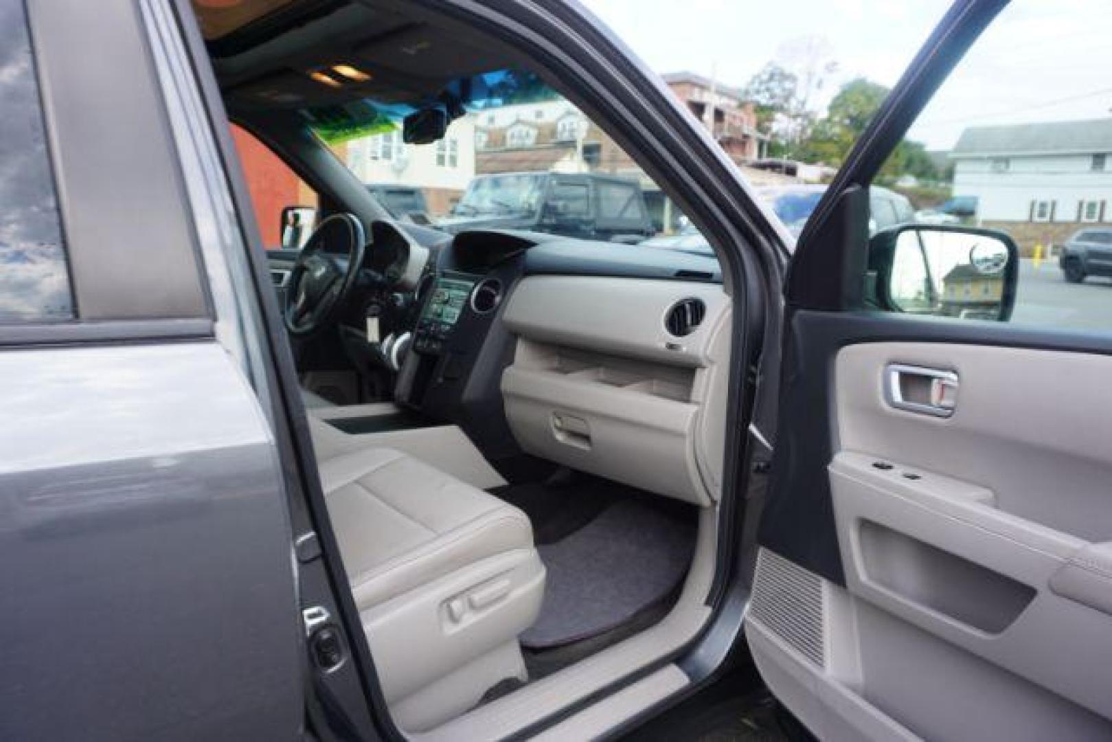 2011 Mocha Metallic /Gray Leather Interior Honda Pilot EX-L 4WD 5-Spd AT (5FNYF4H59BB) with an 3.5L V6 SOHC 24V engine, 5-Speed Automatic transmission, located at 312 Centre Ave, Schuylkill Haven, PA, 17972, (570) 593-5278, 40.638130, -76.177383 - Photo#51