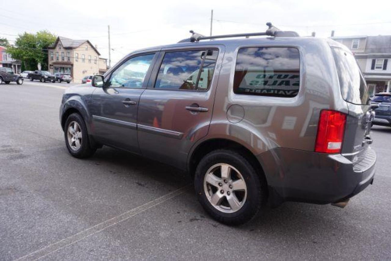 2011 Mocha Metallic /Gray Leather Interior Honda Pilot EX-L 4WD 5-Spd AT (5FNYF4H59BB) with an 3.5L V6 SOHC 24V engine, 5-Speed Automatic transmission, located at 312 Centre Ave, Schuylkill Haven, PA, 17972, (570) 593-5278, 40.638130, -76.177383 - Photo#7