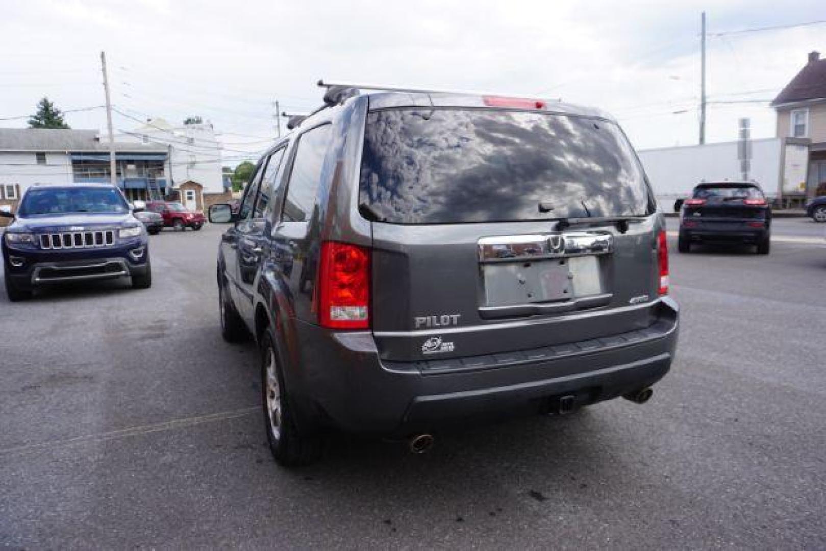 2011 Mocha Metallic /Gray Leather Interior Honda Pilot EX-L 4WD 5-Spd AT (5FNYF4H59BB) with an 3.5L V6 SOHC 24V engine, 5-Speed Automatic transmission, located at 312 Centre Ave, Schuylkill Haven, PA, 17972, (570) 593-5278, 40.638130, -76.177383 - Photo#8