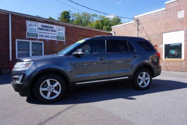 photo of 2017 Ford Explorer XLT 4WD