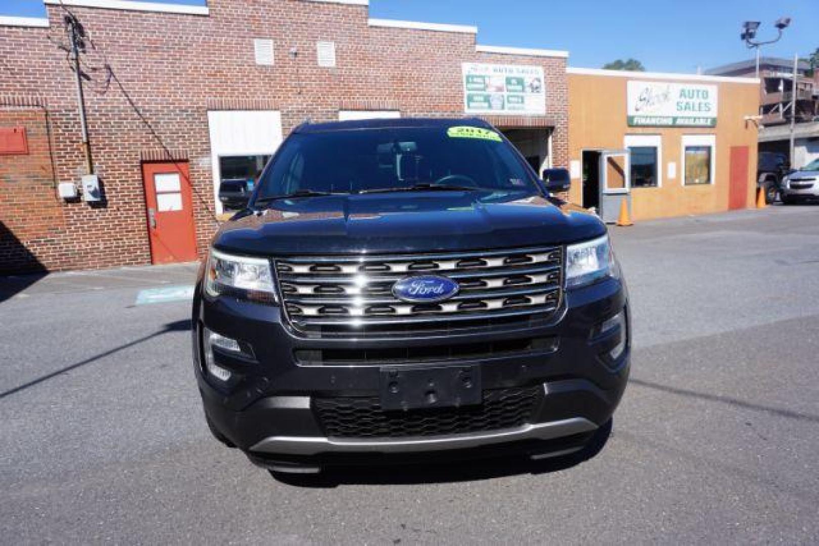 2017 Magnetic Metallic /Ebony Black, leather Ford Explorer XLT 4WD (1FM5K8D87HG) with an 3.5L V6 DOHC 24V engine, 6-Speed Automatic transmission, located at 312 Centre Ave, Schuylkill Haven, PA, 17972, (570) 593-5278, 40.638130, -76.177383 - bluetooth connection, luggage rack, navigation system, rear bucket seats, towing pkg - Photo#5