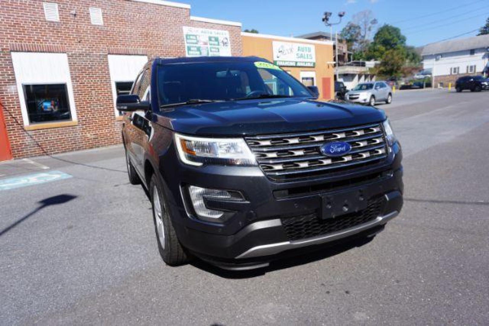 2017 Magnetic Metallic /Ebony Black, leather Ford Explorer XLT 4WD (1FM5K8D87HG) with an 3.5L V6 DOHC 24V engine, 6-Speed Automatic transmission, located at 312 Centre Ave, Schuylkill Haven, PA, 17972, (570) 593-5278, 40.638130, -76.177383 - bluetooth connection, luggage rack, navigation system, rear bucket seats, towing pkg - Photo#6