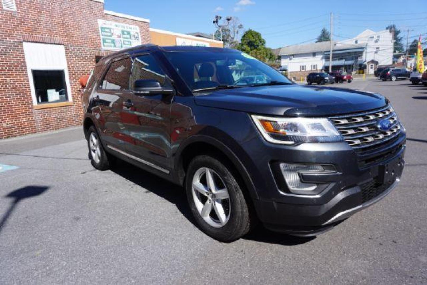 2017 Magnetic Metallic /Ebony Black, leather Ford Explorer XLT 4WD (1FM5K8D87HG) with an 3.5L V6 DOHC 24V engine, 6-Speed Automatic transmission, located at 312 Centre Ave, Schuylkill Haven, PA, 17972, (570) 593-5278, 40.638130, -76.177383 - bluetooth connection, luggage rack, navigation system, rear bucket seats, towing pkg - Photo#7