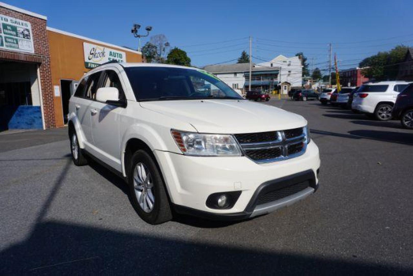 2016 Pearl White Tri-Coat /Black/Light Frost Beige, premium cloth Dodge Journey SXT AWD (3C4PDDBG5GT) with an 3.6L V6 DOHC 24V engine, 6-Speed Automatic transmission, located at 312 Centre Ave, Schuylkill Haven, PA, 17972, (570) 593-5278, 40.638130, -76.177383 - back up camera, power driver's seat, rear parking sensors - Photo#8