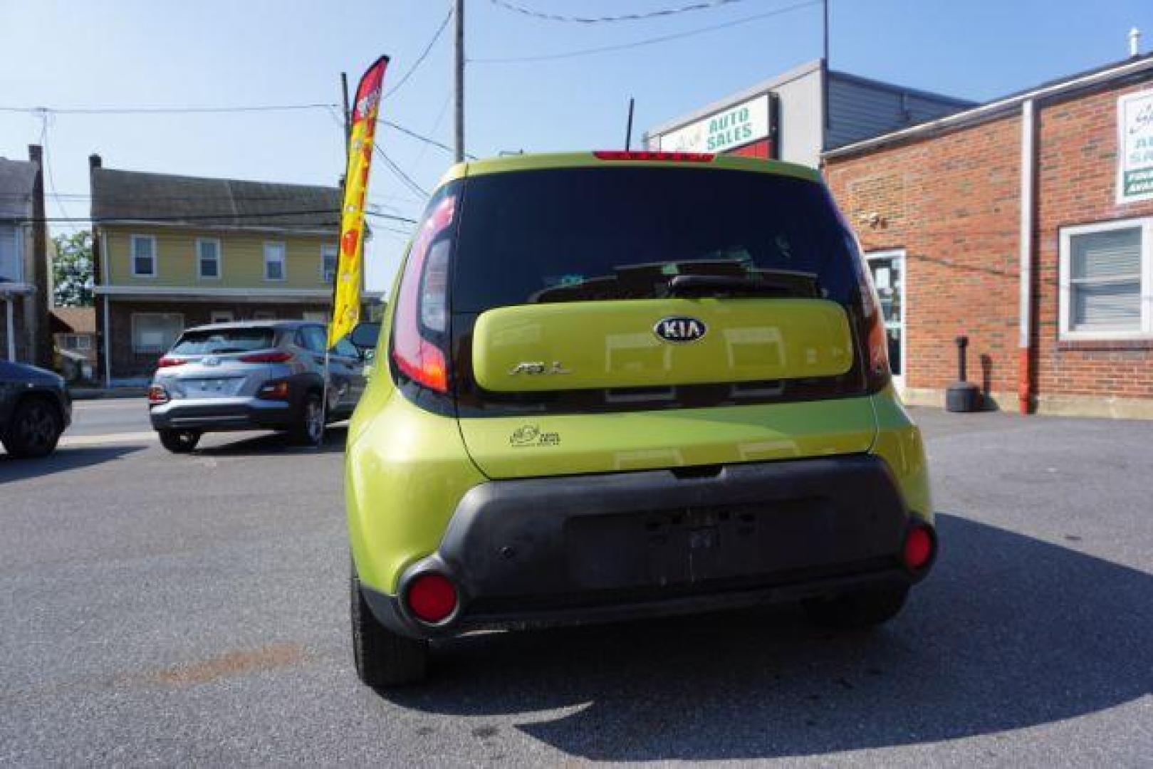 2015 Alien II /Black Kia Soul Base (KNDJN2A27F7) with an 1.6L L4 DOHC 16V engine, located at 312 Centre Ave, Schuylkill Haven, PA, 17972, (570) 593-5278, 40.638130, -76.177383 - aluminum/alloy wheels, back up camera - Photo#16