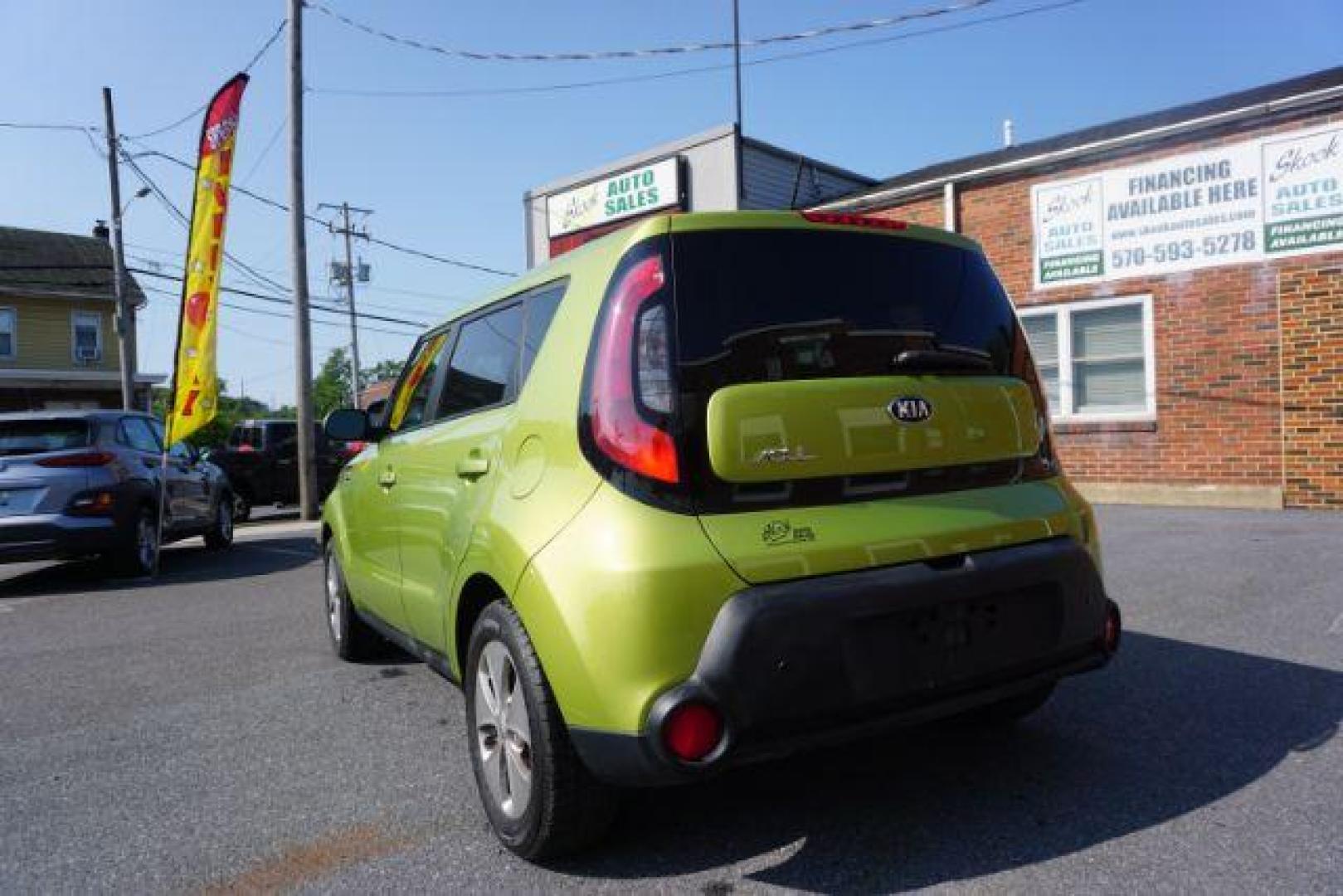 2015 Alien II /Black Kia Soul Base (KNDJN2A27F7) with an 1.6L L4 DOHC 16V engine, located at 312 Centre Ave, Schuylkill Haven, PA, 17972, (570) 593-5278, 40.638130, -76.177383 - aluminum/alloy wheels, back up camera - Photo#17