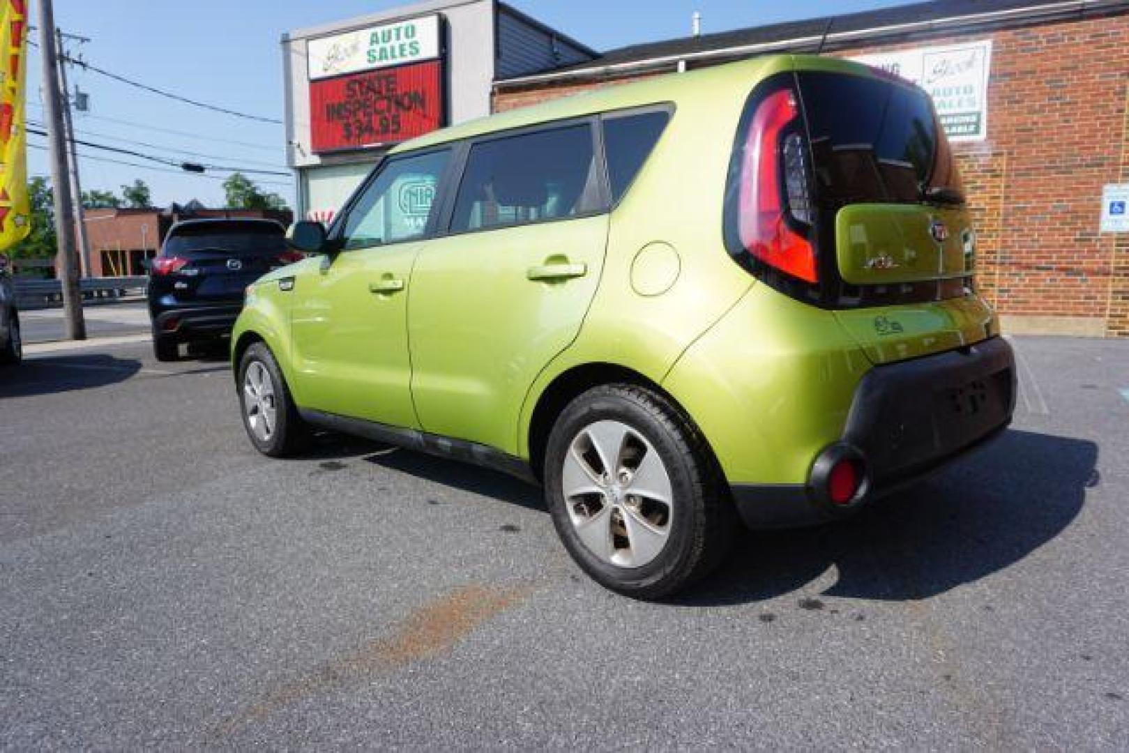 2015 Alien II /Black Kia Soul Base (KNDJN2A27F7) with an 1.6L L4 DOHC 16V engine, located at 312 Centre Ave, Schuylkill Haven, PA, 17972, (570) 593-5278, 40.638130, -76.177383 - aluminum/alloy wheels, back up camera - Photo#18