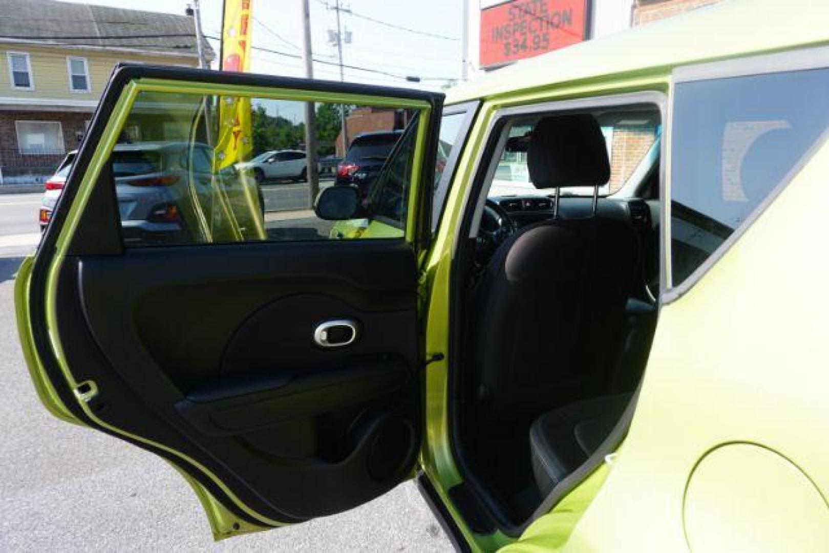 2015 Alien II /Black Kia Soul Base (KNDJN2A27F7) with an 1.6L L4 DOHC 16V engine, located at 312 Centre Ave, Schuylkill Haven, PA, 17972, (570) 593-5278, 40.638130, -76.177383 - aluminum/alloy wheels, back up camera - Photo#32