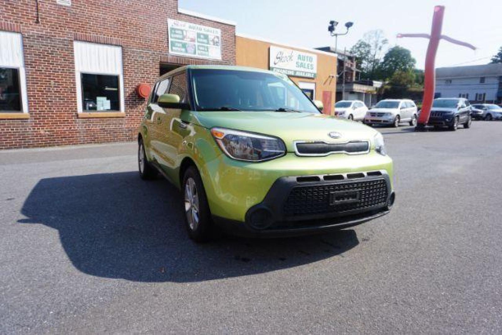 2015 Alien II /Black Kia Soul Base (KNDJN2A27F7) with an 1.6L L4 DOHC 16V engine, located at 312 Centre Ave, Schuylkill Haven, PA, 17972, (570) 593-5278, 40.638130, -76.177383 - aluminum/alloy wheels, back up camera - Photo#6