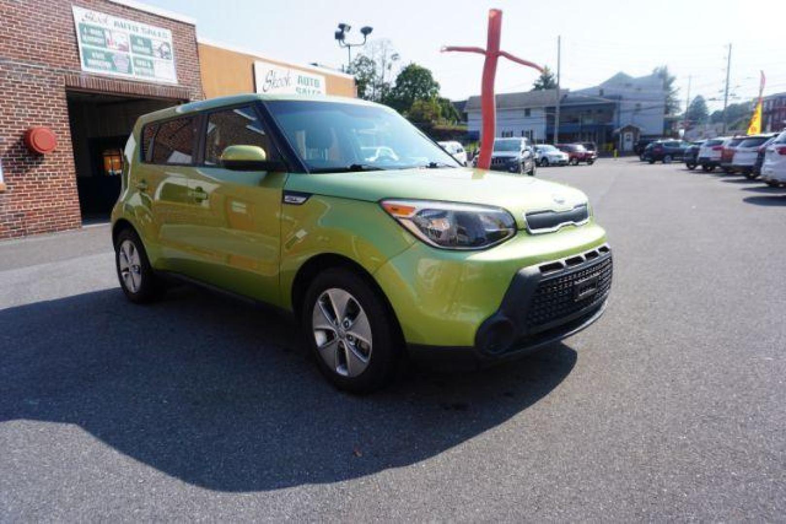 2015 Alien II /Black Kia Soul Base (KNDJN2A27F7) with an 1.6L L4 DOHC 16V engine, located at 312 Centre Ave, Schuylkill Haven, PA, 17972, (570) 593-5278, 40.638130, -76.177383 - aluminum/alloy wheels, back up camera - Photo#7