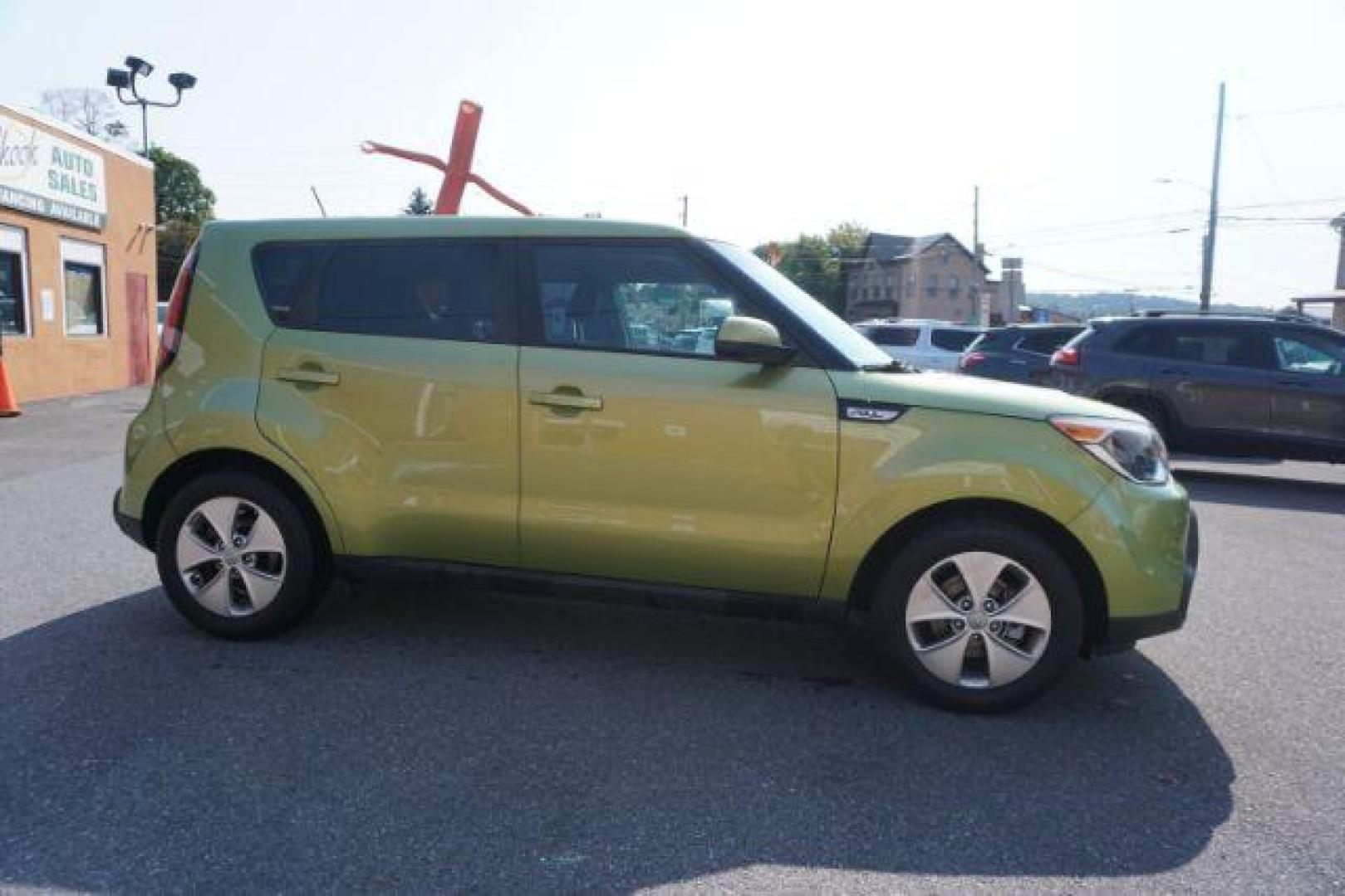 2015 Alien II /Black Kia Soul Base (KNDJN2A27F7) with an 1.6L L4 DOHC 16V engine, located at 312 Centre Ave, Schuylkill Haven, PA, 17972, (570) 593-5278, 40.638130, -76.177383 - aluminum/alloy wheels, back up camera - Photo#8