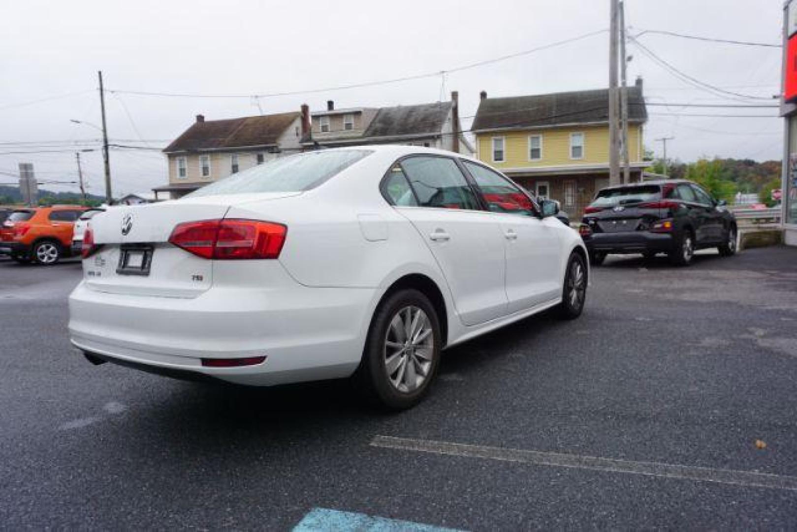 2015 Pure White Volkswagen Jetta SE 6A (3VWD17AJ2FM) with an 1.8L L4 DOHC 16V engine, 6-Speed Automatic transmission, located at 312 Centre Ave, Schuylkill Haven, PA, 17972, (570) 593-5278, 40.638130, -76.177383 - aluminum/alloy wheels, back up camera, blind spot monitor, fog lights, passive keyless entry, power sunroof, synthetic leather seats. - Photo#13