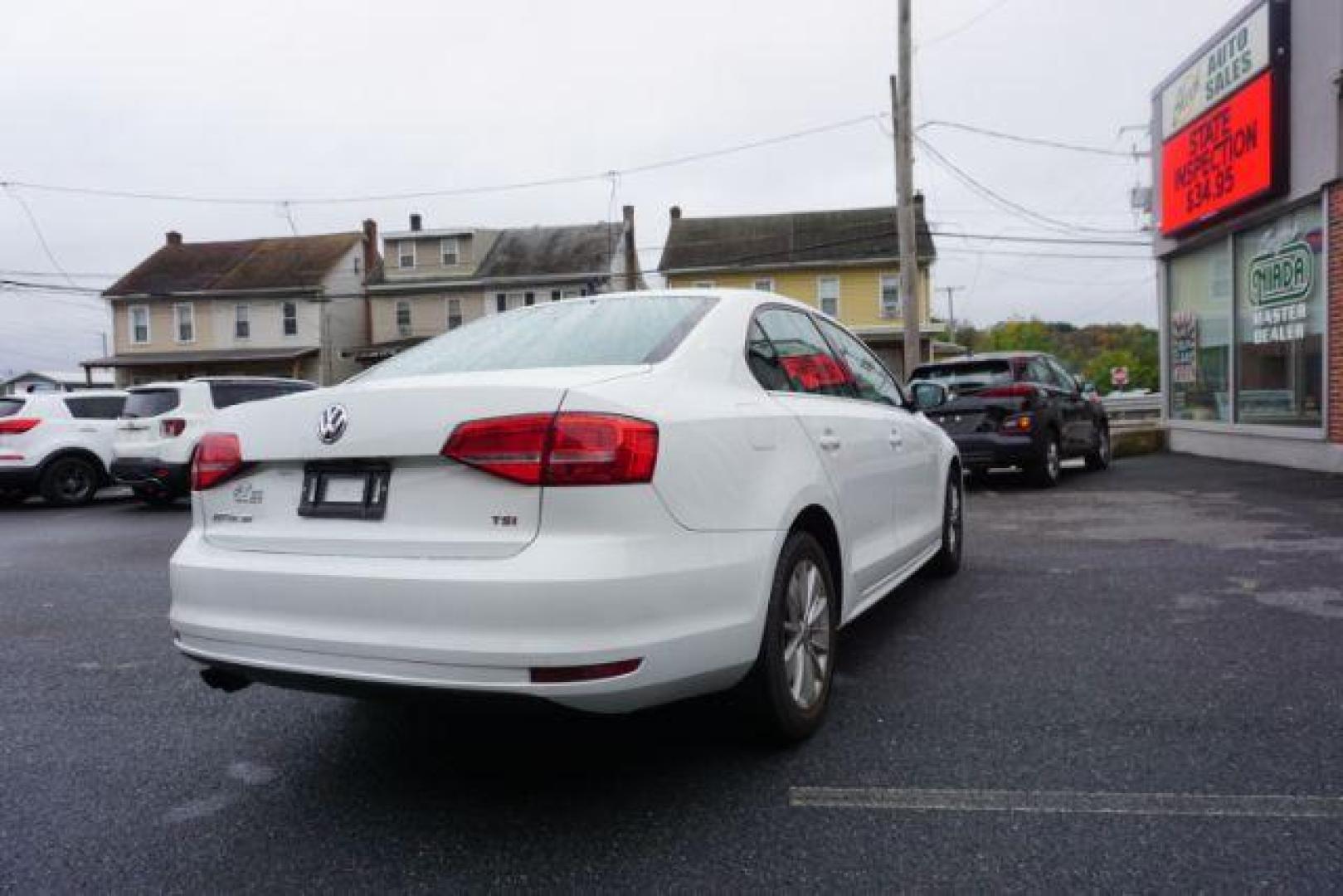 2015 Pure White Volkswagen Jetta SE 6A (3VWD17AJ2FM) with an 1.8L L4 DOHC 16V engine, 6-Speed Automatic transmission, located at 312 Centre Ave, Schuylkill Haven, PA, 17972, (570) 593-5278, 40.638130, -76.177383 - aluminum/alloy wheels, back up camera, blind spot monitor, fog lights, passive keyless entry, power sunroof, synthetic leather seats. - Photo#14