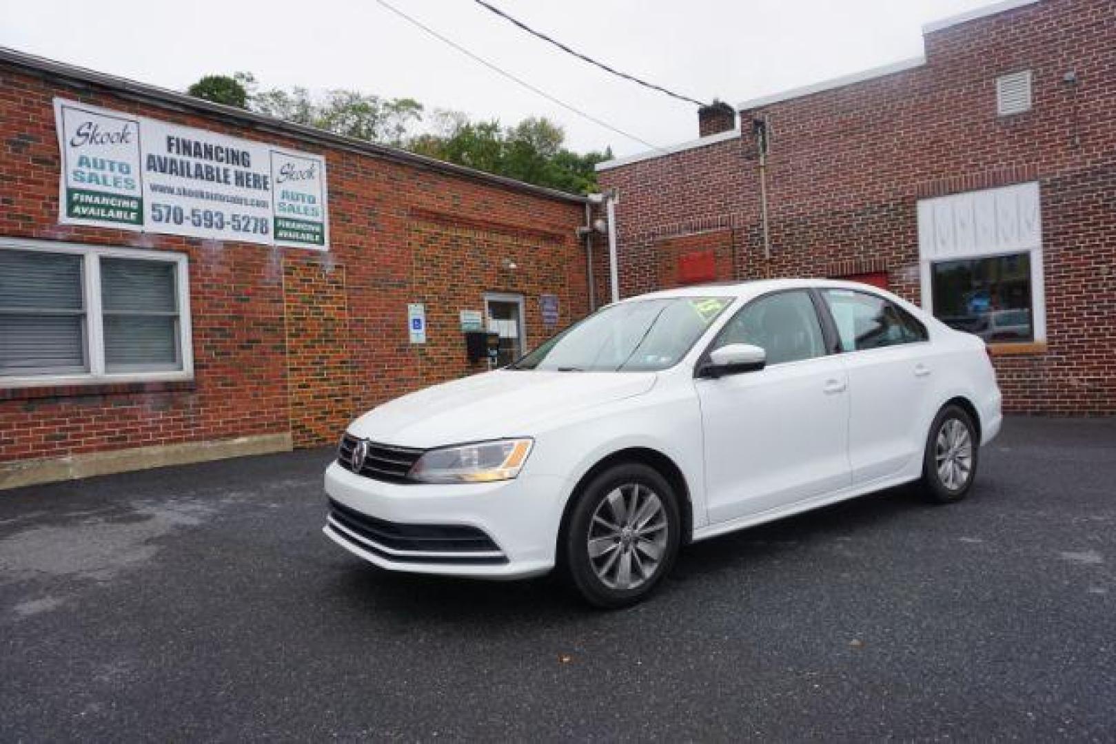 2015 Pure White Volkswagen Jetta SE 6A (3VWD17AJ2FM) with an 1.8L L4 DOHC 16V engine, 6-Speed Automatic transmission, located at 312 Centre Ave, Schuylkill Haven, PA, 17972, (570) 593-5278, 40.638130, -76.177383 - aluminum/alloy wheels, back up camera, blind spot monitor, fog lights, passive keyless entry, power sunroof, synthetic leather seats. - Photo#1