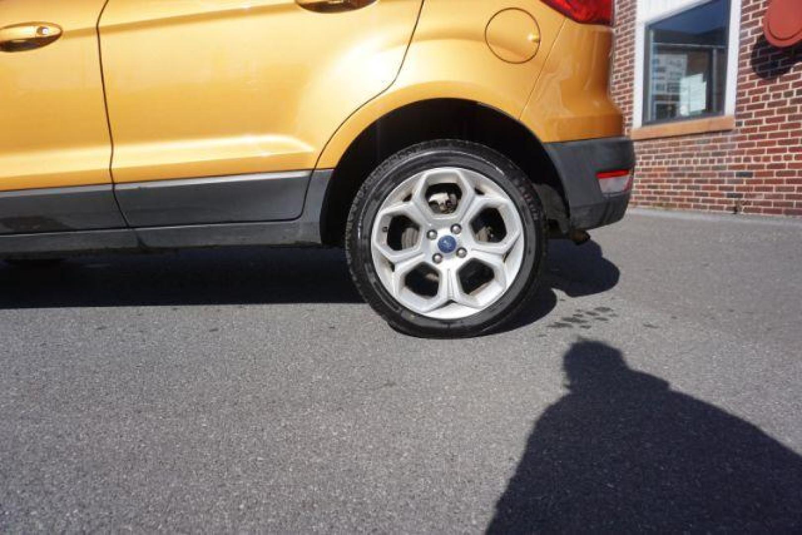 2021 yellow gold /black cloth Ford EcoSport SE AWD (MAJ6S3GL3MC) with an 2.0L L4 DOHC 16V engine, 6-Speed Automatic transmission, located at 312 Centre Ave, Schuylkill Haven, PA, 17972, (570) 593-5278, 40.638130, -76.177383 - LUGGAGE RACK, REMOTE ENGINE STARTER - Photo#15