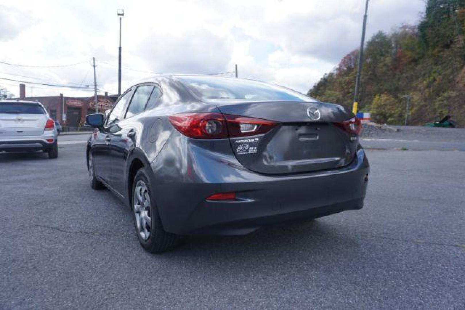 2016 Meteor Gray Mica /Black, premium cloth Mazda MAZDA3 i Sport AT 4-Door (JM1BM1T71G1) with an 2.0L L4 DOHC 16V engine, 6-Speed Automatic transmission, located at 312 Centre Ave, Schuylkill Haven, PA, 17972, (570) 593-5278, 40.638130, -76.177383 - Photo#9