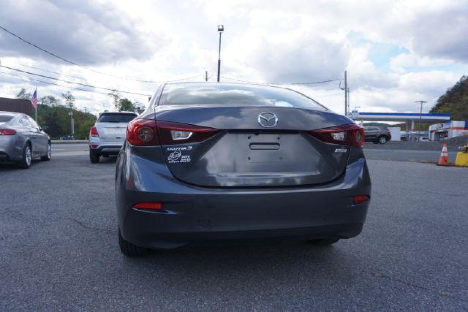 2016 Meteor Gray Mica /Black, premium cloth Mazda MAZDA3 i Sport AT 4-Door (JM1BM1T71G1) with an 2.0L L4 DOHC 16V engine, 6-Speed Automatic transmission, located at 312 Centre Ave, Schuylkill Haven, PA, 17972, (570) 593-5278, 40.638130, -76.177383 - Photo#10