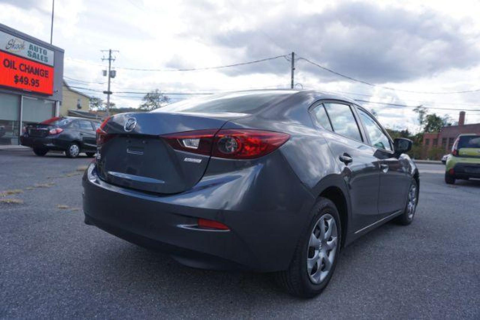 2016 Meteor Gray Mica /Black, premium cloth Mazda MAZDA3 i Sport AT 4-Door (JM1BM1T71G1) with an 2.0L L4 DOHC 16V engine, 6-Speed Automatic transmission, located at 312 Centre Ave, Schuylkill Haven, PA, 17972, (570) 593-5278, 40.638130, -76.177383 - Photo#12