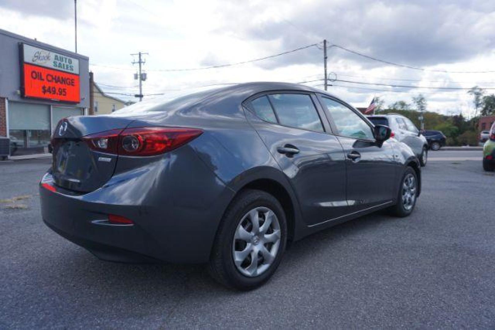 2016 Meteor Gray Mica /Black, premium cloth Mazda MAZDA3 i Sport AT 4-Door (JM1BM1T71G1) with an 2.0L L4 DOHC 16V engine, 6-Speed Automatic transmission, located at 312 Centre Ave, Schuylkill Haven, PA, 17972, (570) 593-5278, 40.638130, -76.177383 - Photo#13