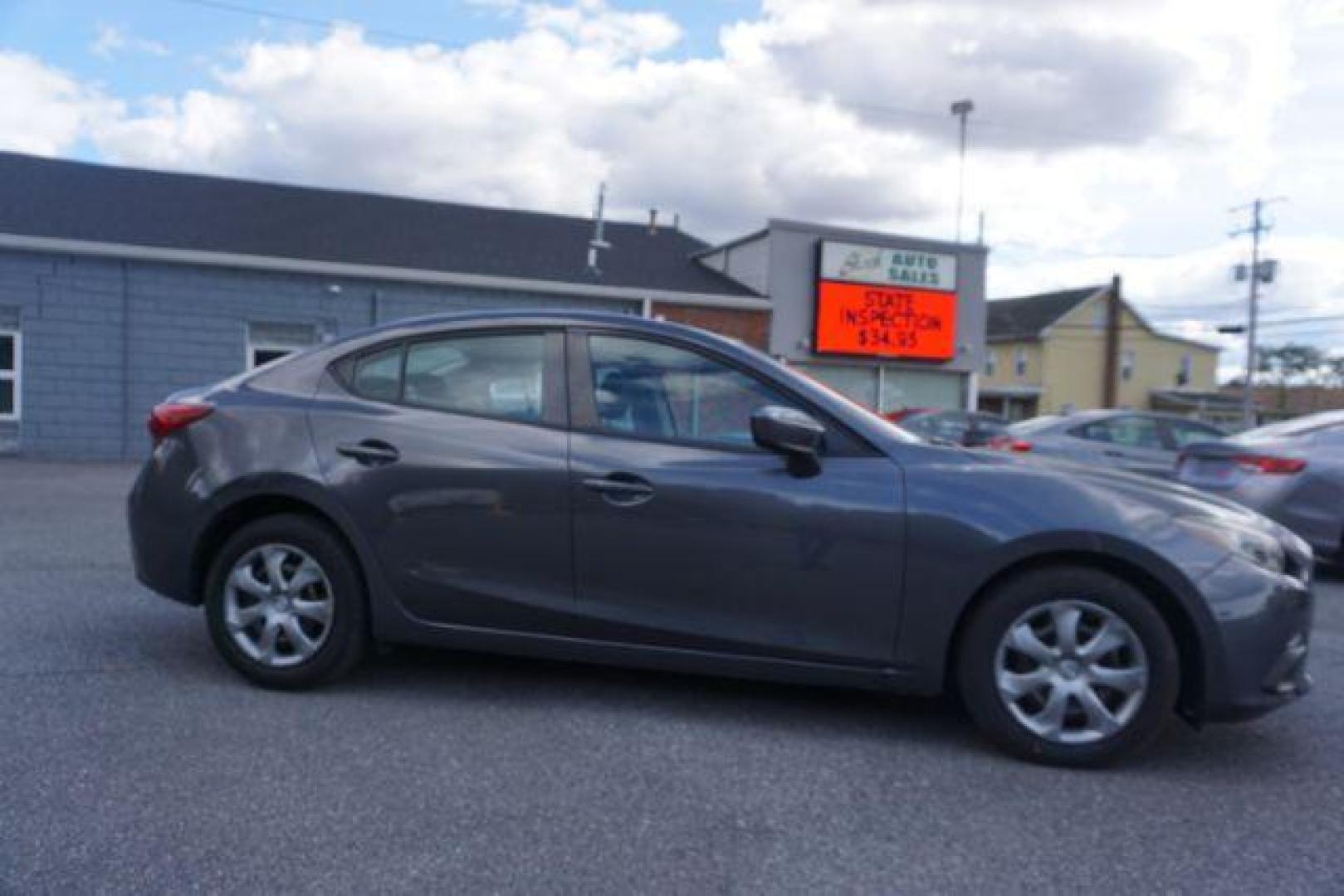 2016 Meteor Gray Mica /Black, premium cloth Mazda MAZDA3 i Sport AT 4-Door (JM1BM1T71G1) with an 2.0L L4 DOHC 16V engine, 6-Speed Automatic transmission, located at 312 Centre Ave, Schuylkill Haven, PA, 17972, (570) 593-5278, 40.638130, -76.177383 - Photo#16