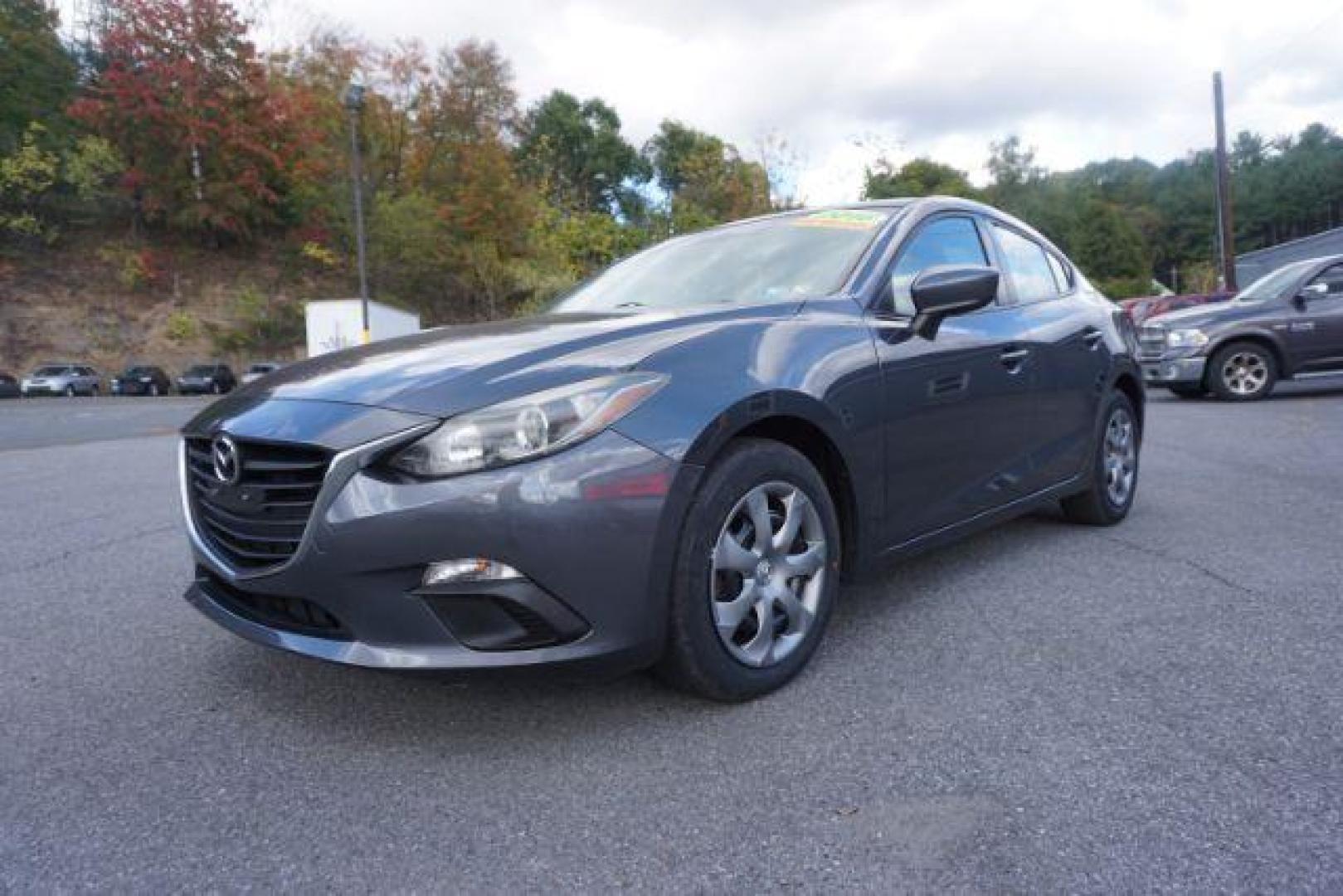 2016 Meteor Gray Mica /Black, premium cloth Mazda MAZDA3 i Sport AT 4-Door (JM1BM1T71G1) with an 2.0L L4 DOHC 16V engine, 6-Speed Automatic transmission, located at 312 Centre Ave, Schuylkill Haven, PA, 17972, (570) 593-5278, 40.638130, -76.177383 - Photo#5