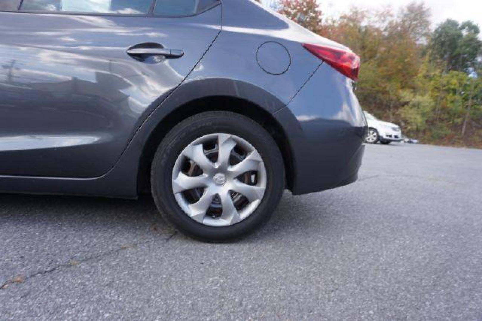 2016 Meteor Gray Mica /Black, premium cloth Mazda MAZDA3 i Sport AT 4-Door (JM1BM1T71G1) with an 2.0L L4 DOHC 16V engine, 6-Speed Automatic transmission, located at 312 Centre Ave, Schuylkill Haven, PA, 17972, (570) 593-5278, 40.638130, -76.177383 - Photo#7