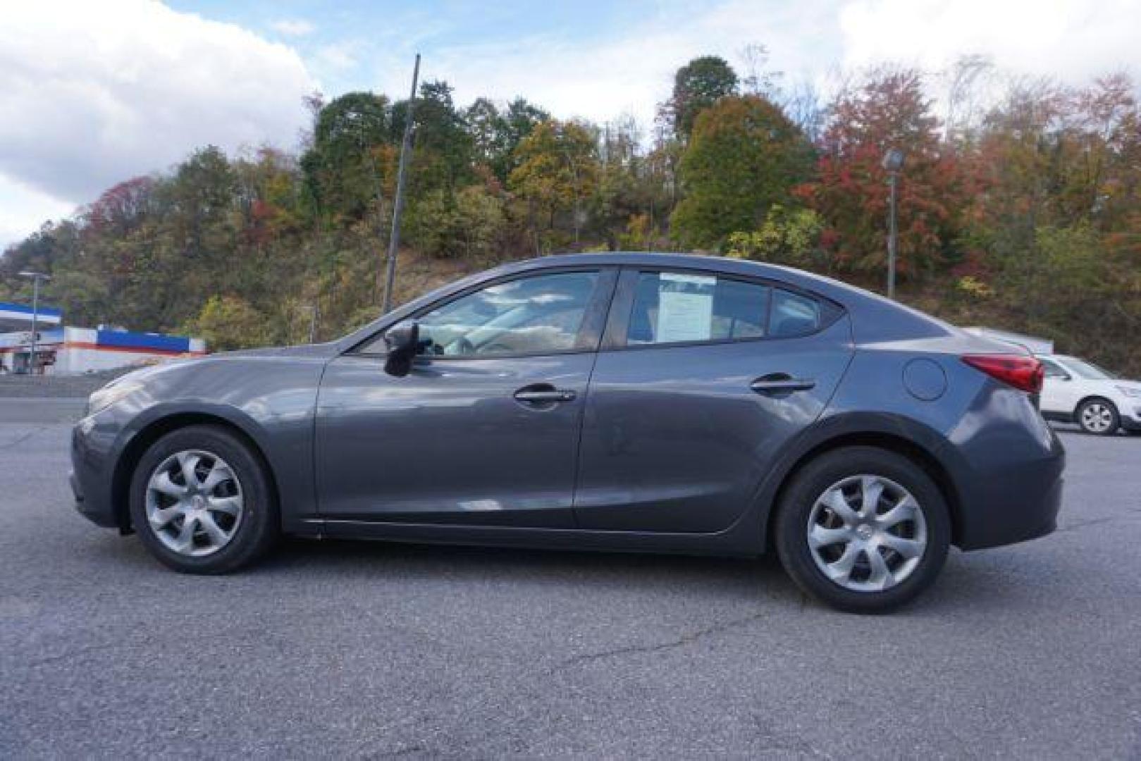 2016 Meteor Gray Mica /Black, premium cloth Mazda MAZDA3 i Sport AT 4-Door (JM1BM1T71G1) with an 2.0L L4 DOHC 16V engine, 6-Speed Automatic transmission, located at 312 Centre Ave, Schuylkill Haven, PA, 17972, (570) 593-5278, 40.638130, -76.177383 - Photo#8