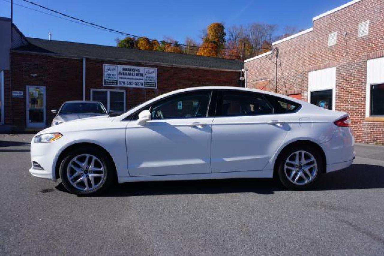 2016 White Platinum Metallic Tri-Coat /Charcoal Black, cloth Ford Fusion SE (1FA6P0H73G5) with an 2.5L L4 DOHC 16V engine, 6-Speed Automatic transmission, located at 312 Centre Ave, Schuylkill Haven, PA, 17972, (570) 593-5278, 40.638130, -76.177383 - fog lights, rear parking sensors - Photo#0