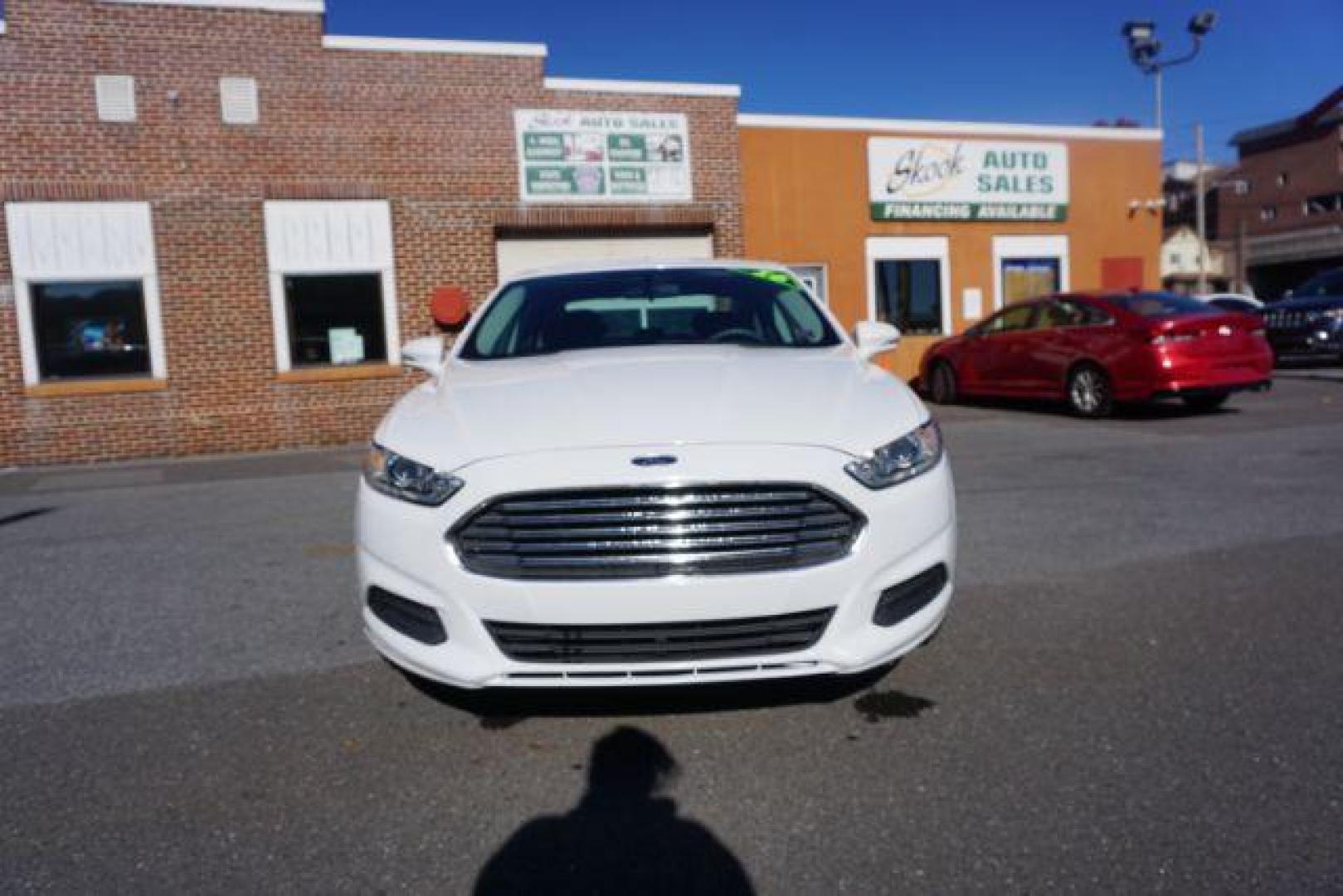 2016 White Platinum Metallic Tri-Coat /Charcoal Black, cloth Ford Fusion SE (1FA6P0H73G5) with an 2.5L L4 DOHC 16V engine, 6-Speed Automatic transmission, located at 312 Centre Ave, Schuylkill Haven, PA, 17972, (570) 593-5278, 40.638130, -76.177383 - fog lights, rear parking sensors - Photo#3