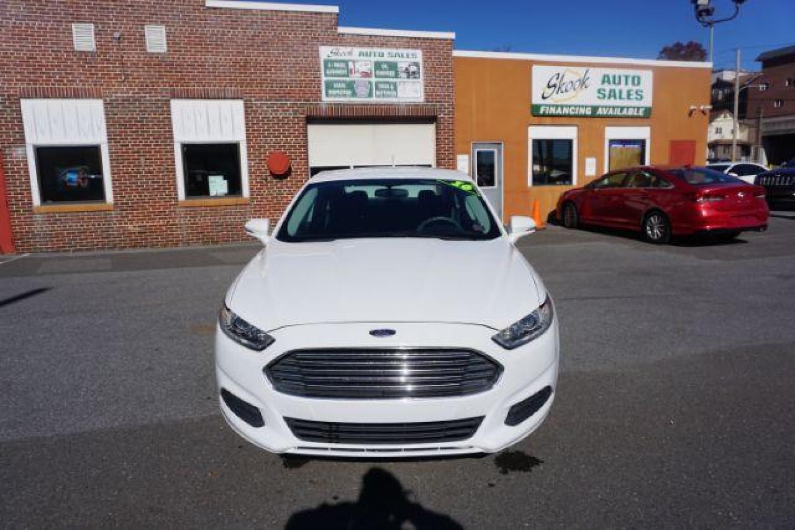 2016 White Platinum Metallic Tri-Coat /Charcoal Black, cloth Ford Fusion SE (1FA6P0H73G5) with an 2.5L L4 DOHC 16V engine, 6-Speed Automatic transmission, located at 312 Centre Ave, Schuylkill Haven, PA, 17972, (570) 593-5278, 40.638130, -76.177383 - fog lights, rear parking sensors - Photo#4